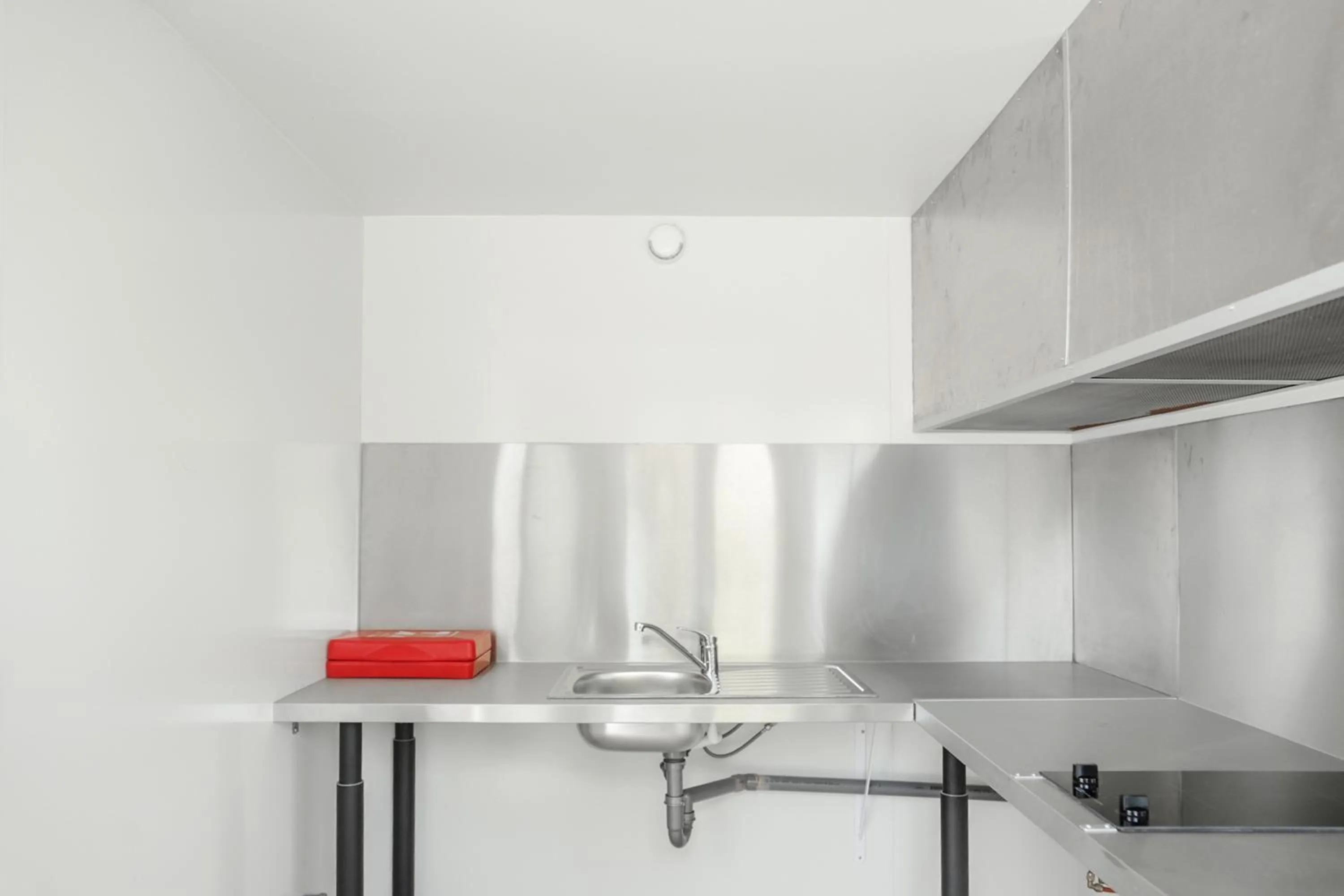 Kitchen or kitchenette in Premiere Classe Valence - Bourg Les Valence