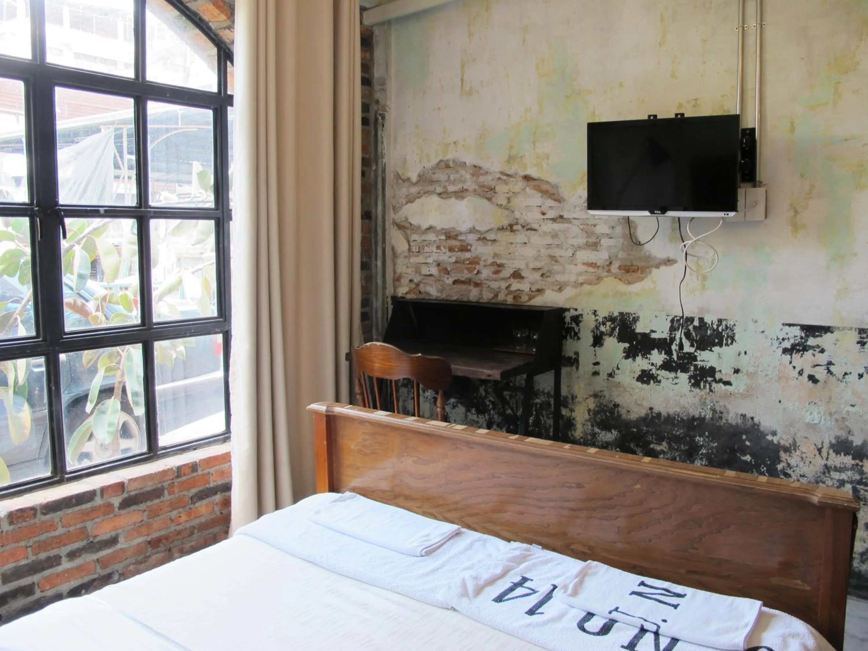 TV and multimedia, Bed in J No.14