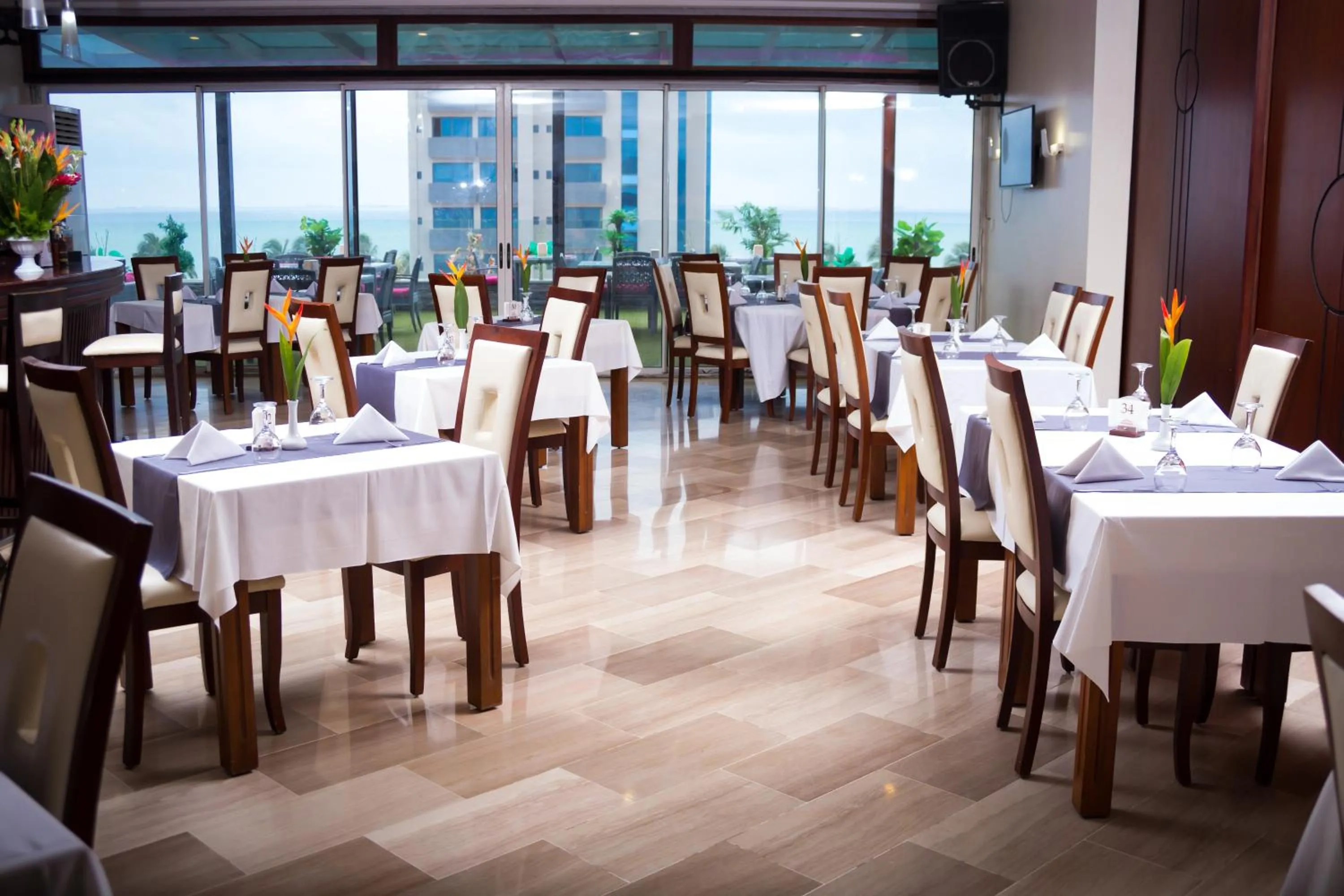 Restaurant/places to eat in Hotel du Golfe