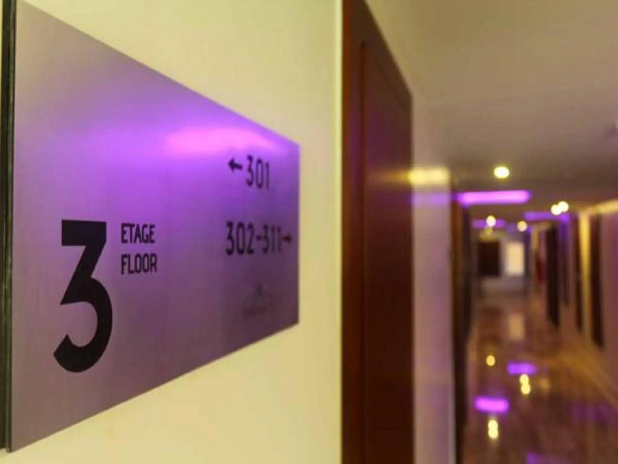 Logo/Certificate/Sign in Hotel du Golfe