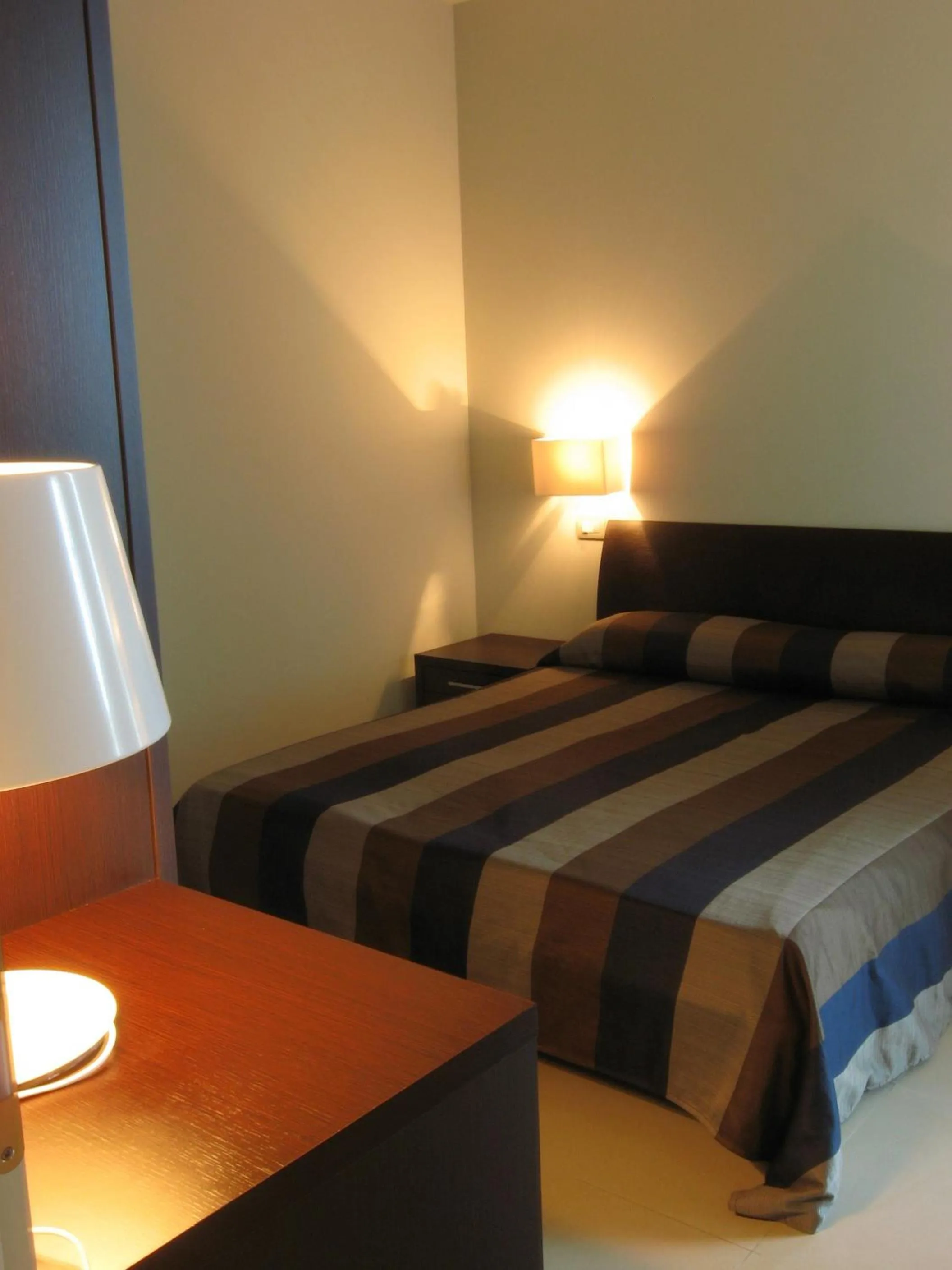 Bedroom, Bed in Residence Delfina