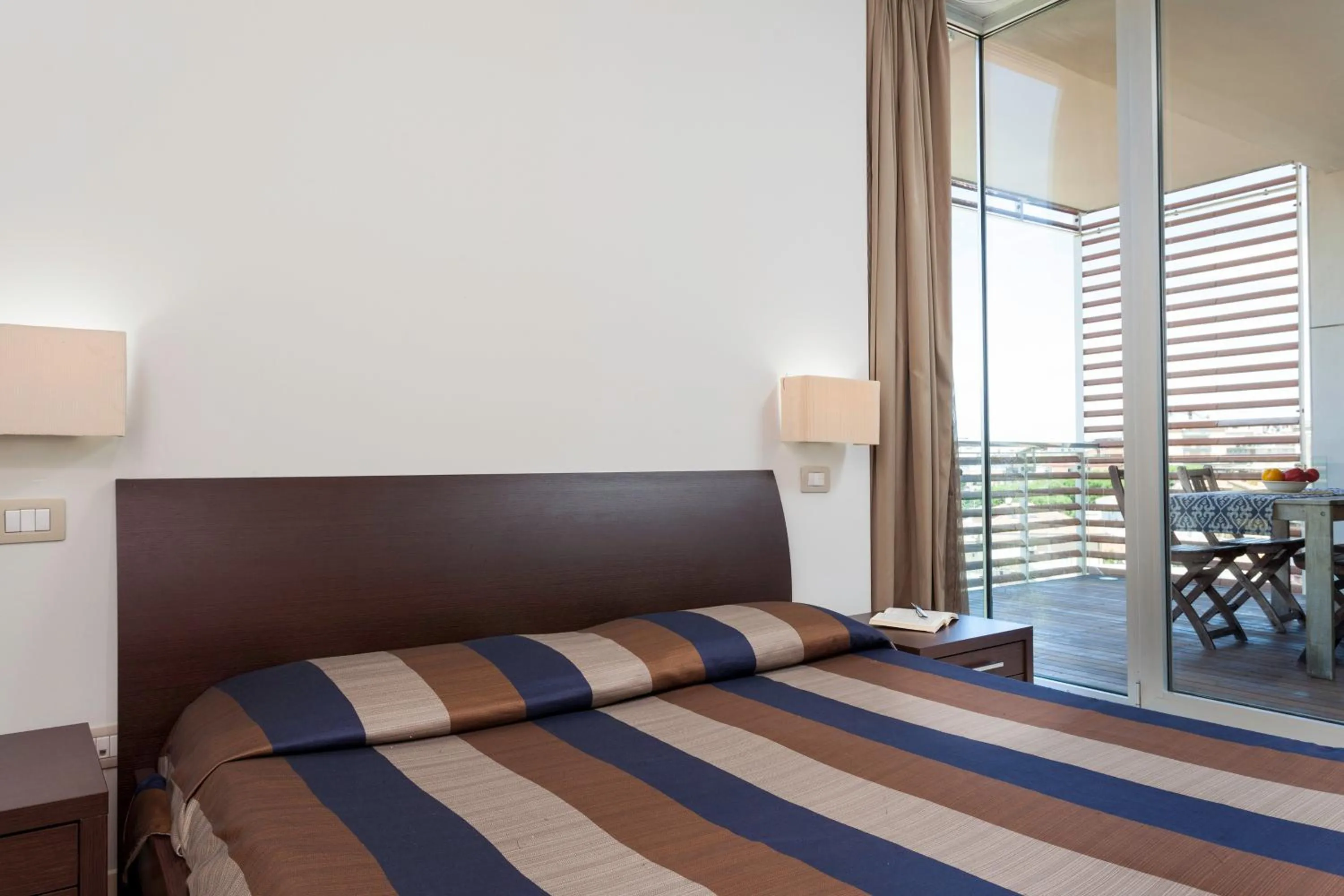 Property building, Bed in Residence Delfina