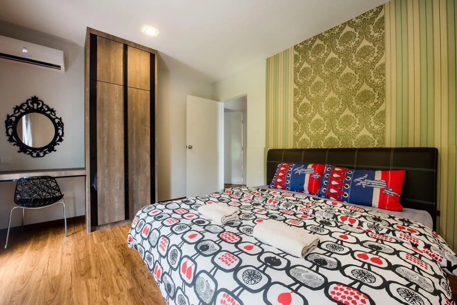 Bed in New Shamrock Beach Villas Seaview