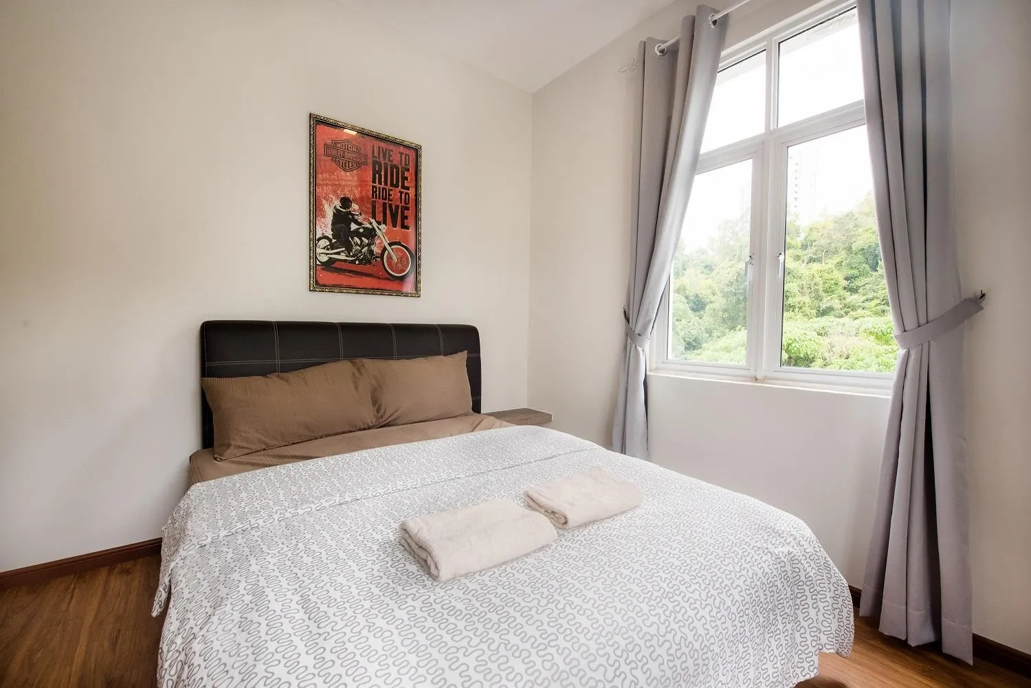 Bed in New Shamrock Beach Villas Seaview