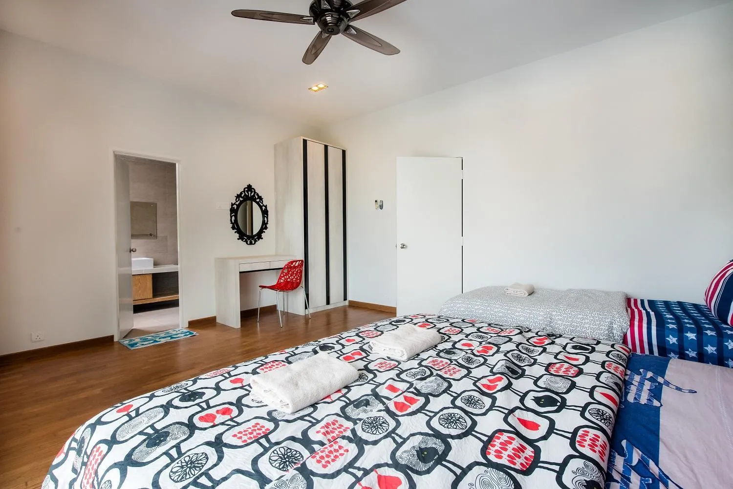 Bed in New Shamrock Beach Villas Seaview