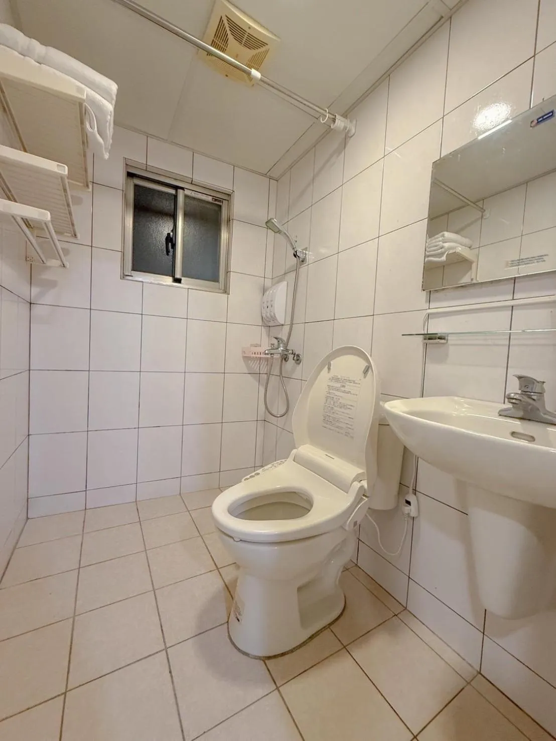 Shower in Tamshui Homestay