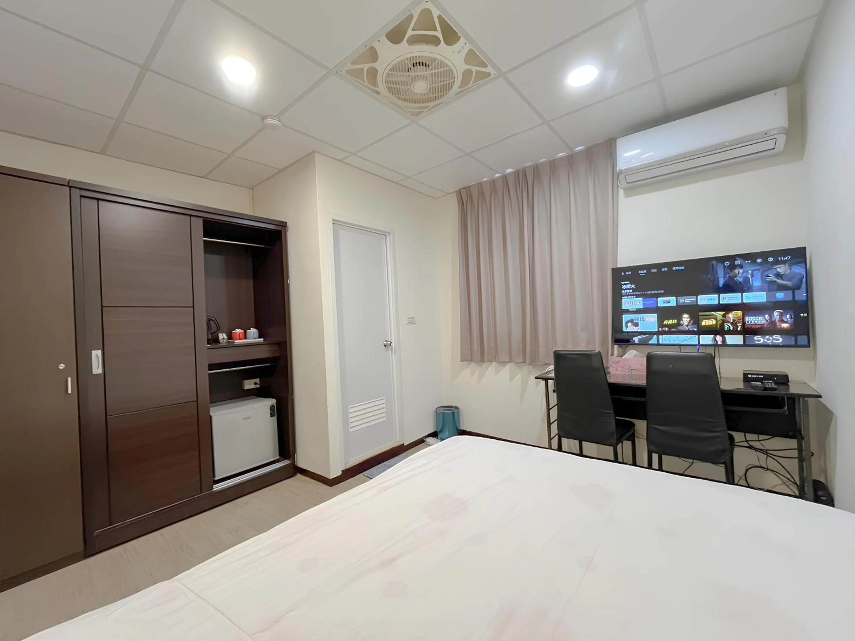 Photo of the whole room, Bed in Tamshui Homestay