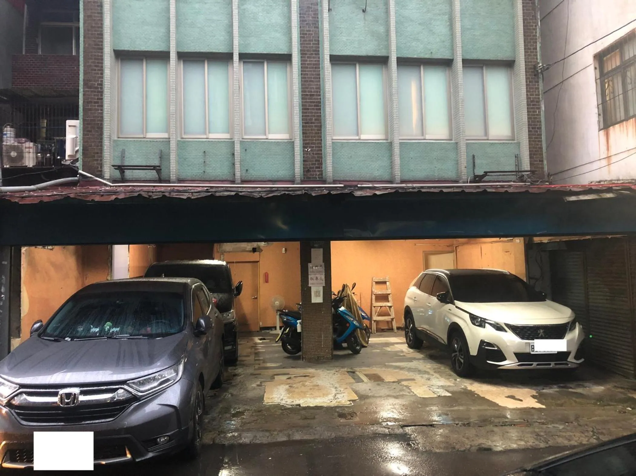 Parking in Tamshui Homestay