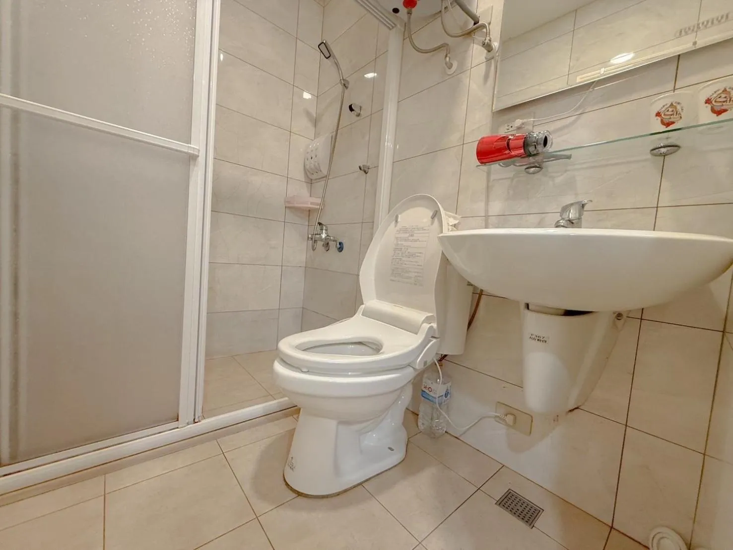 Shower in Tamshui Homestay