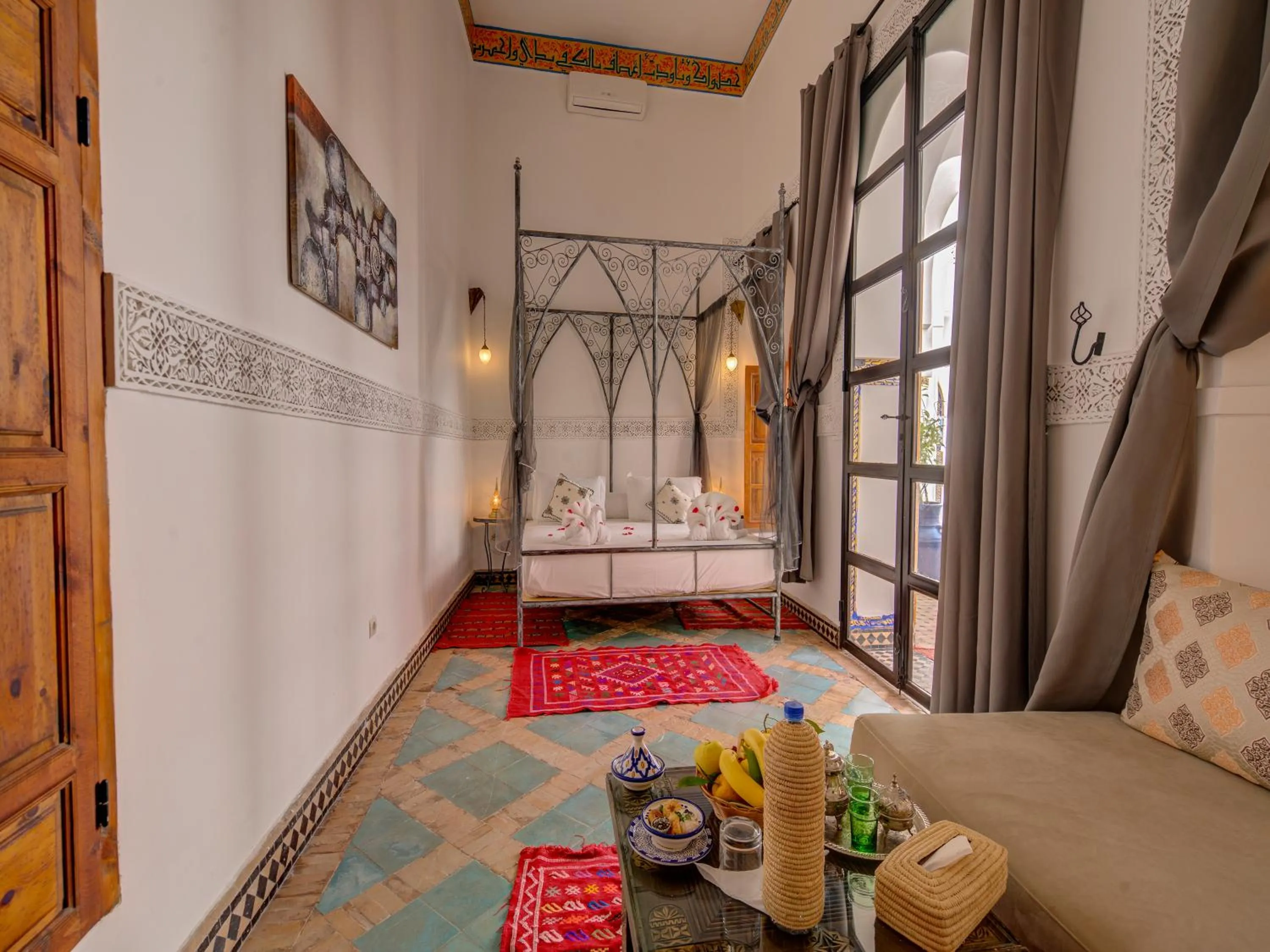 Photo of the whole room, Bed in Palais Tinmel Marrakech