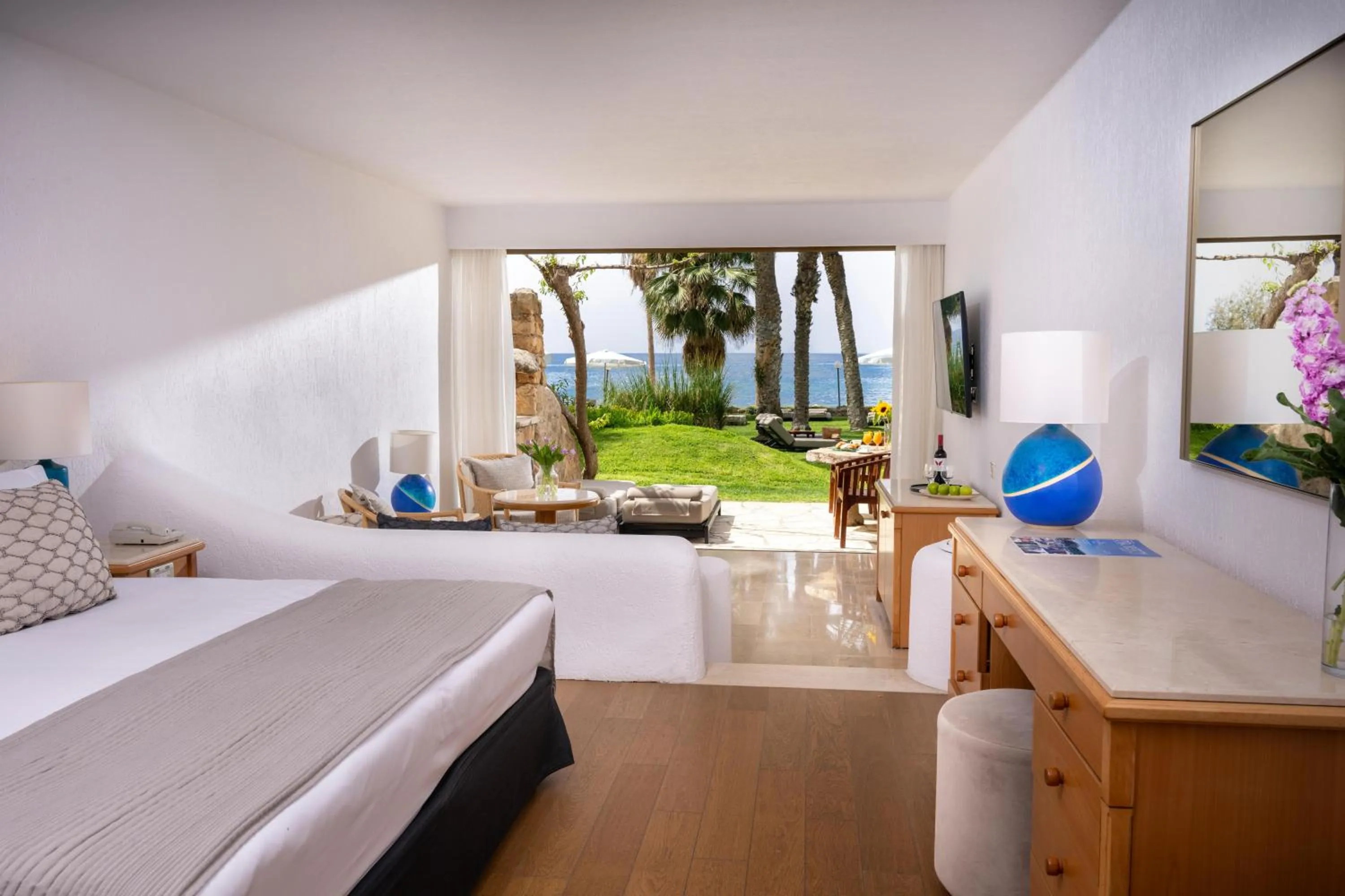 Photo of the whole room, Bed in Coral Beach Hotel & Resort Cyprus