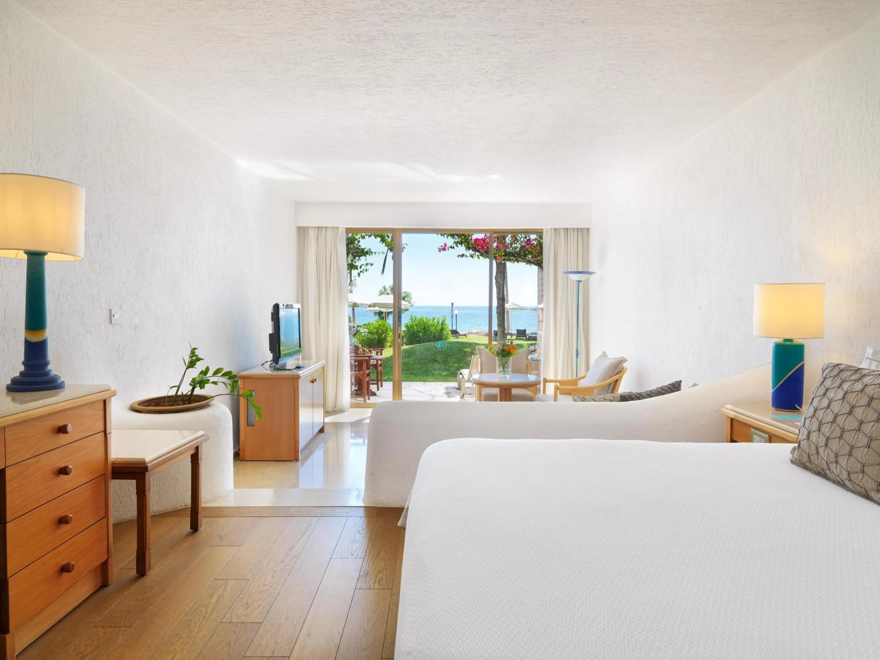 Photo of the whole room, Bed in Coral Beach Hotel & Resort Cyprus