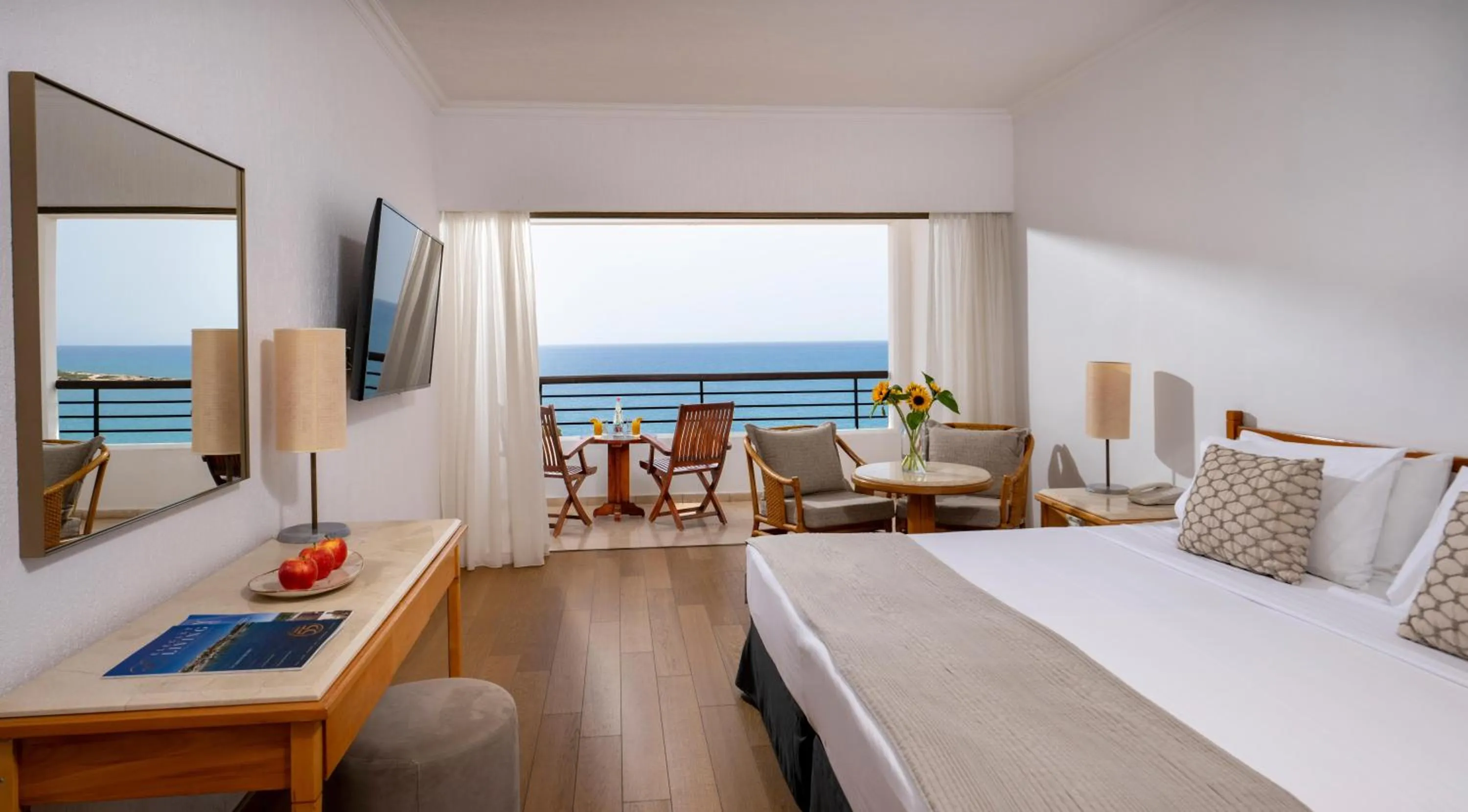 Photo of the whole room, Bed in Coral Beach Hotel & Resort Cyprus