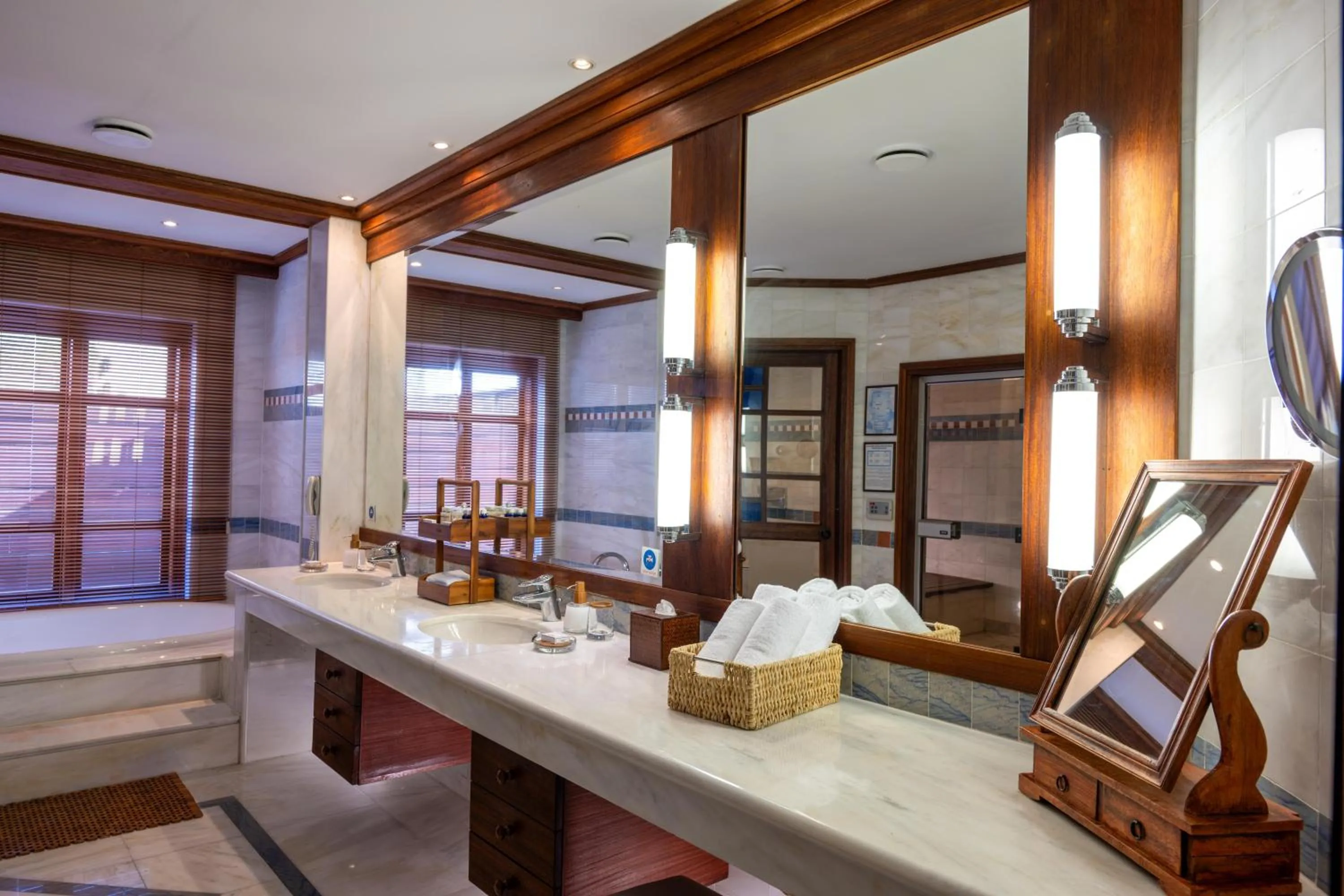 Bathroom in Coral Beach Hotel & Resort Cyprus