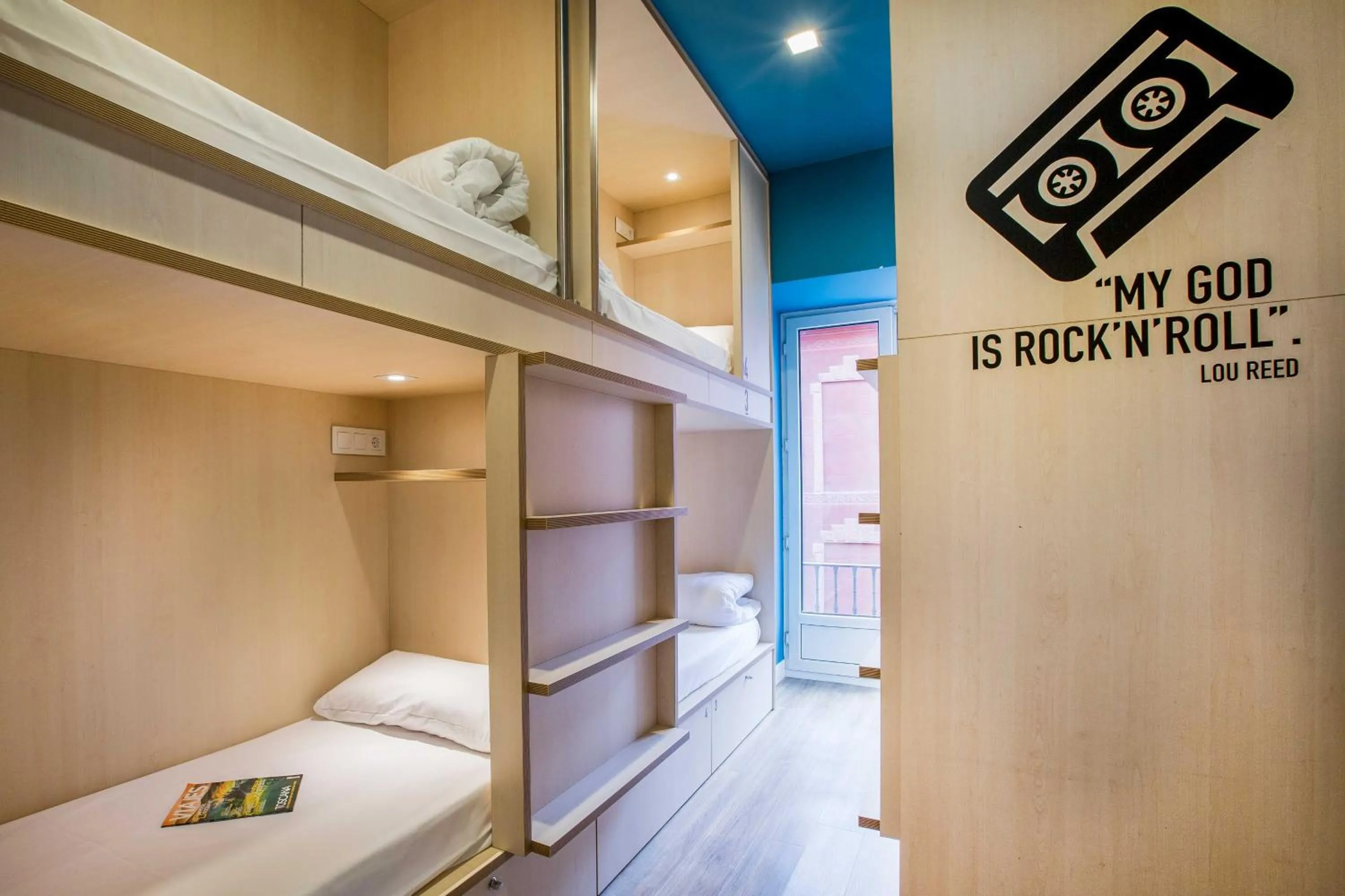 Photo of the whole room, Bed in Mola Hostel