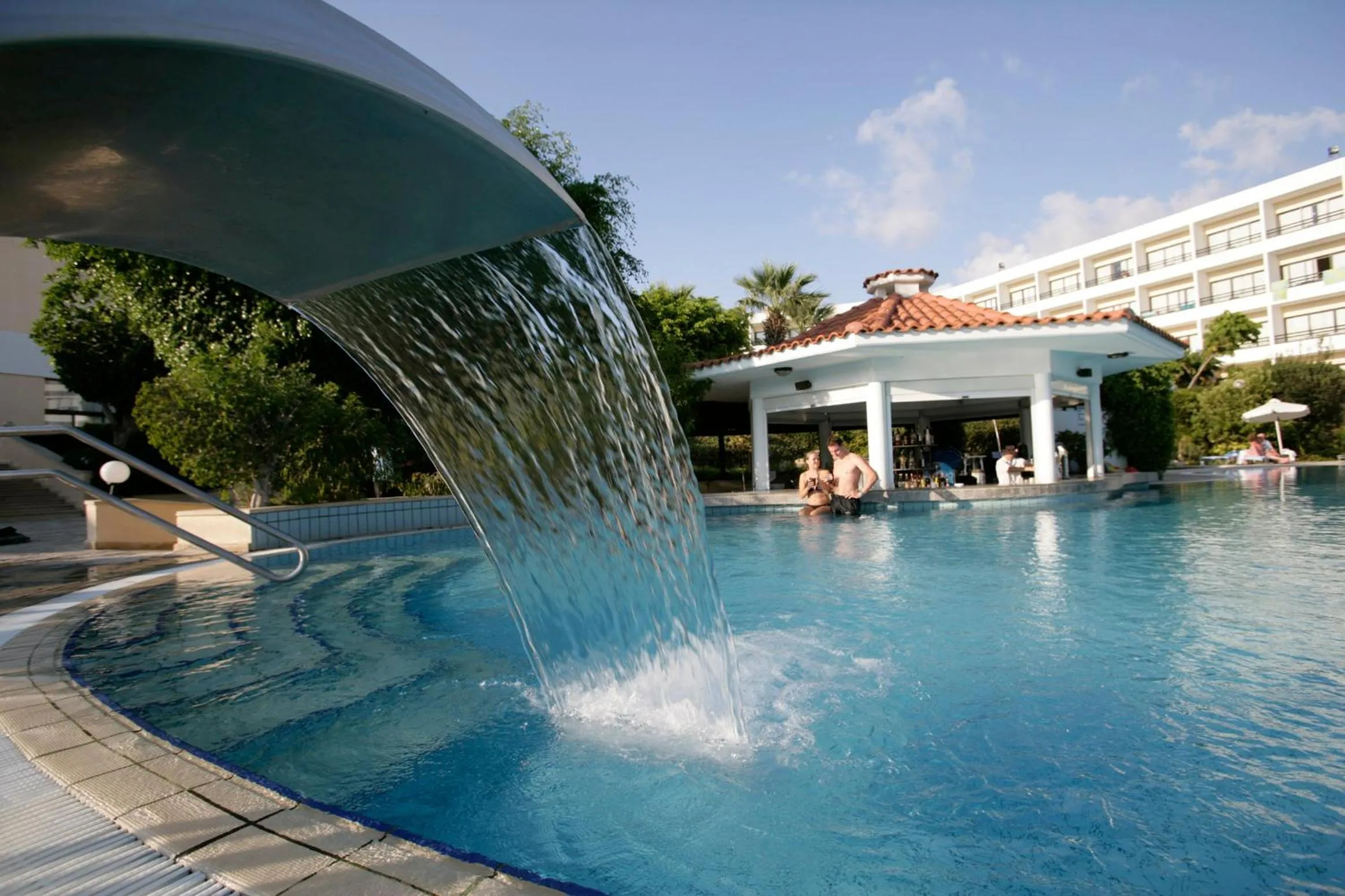 Swimming pool in Avanti Hotel