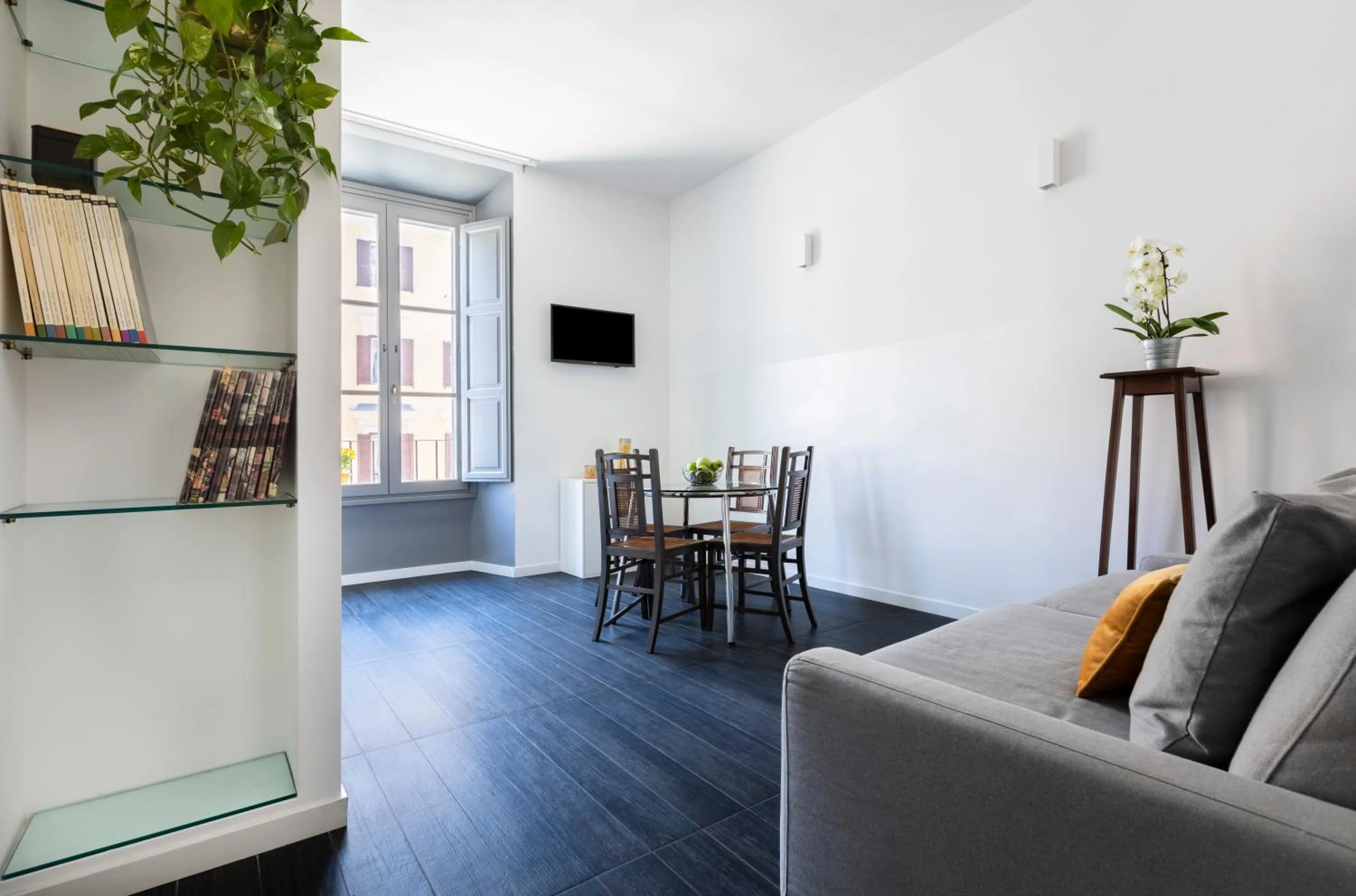 Living room in Vatican City Suites by Hili