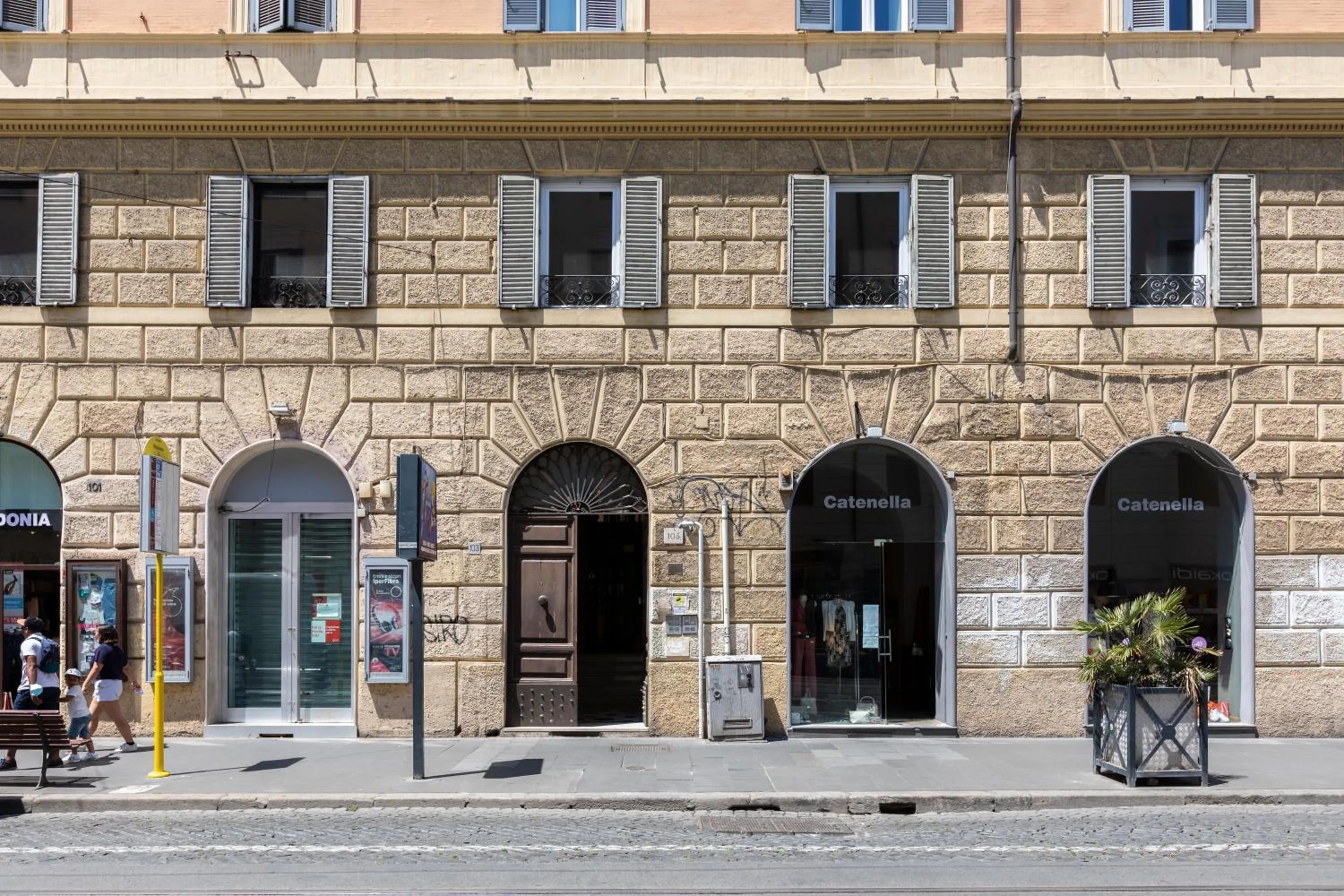 Facade/entrance in Vatican City Suites by Hili