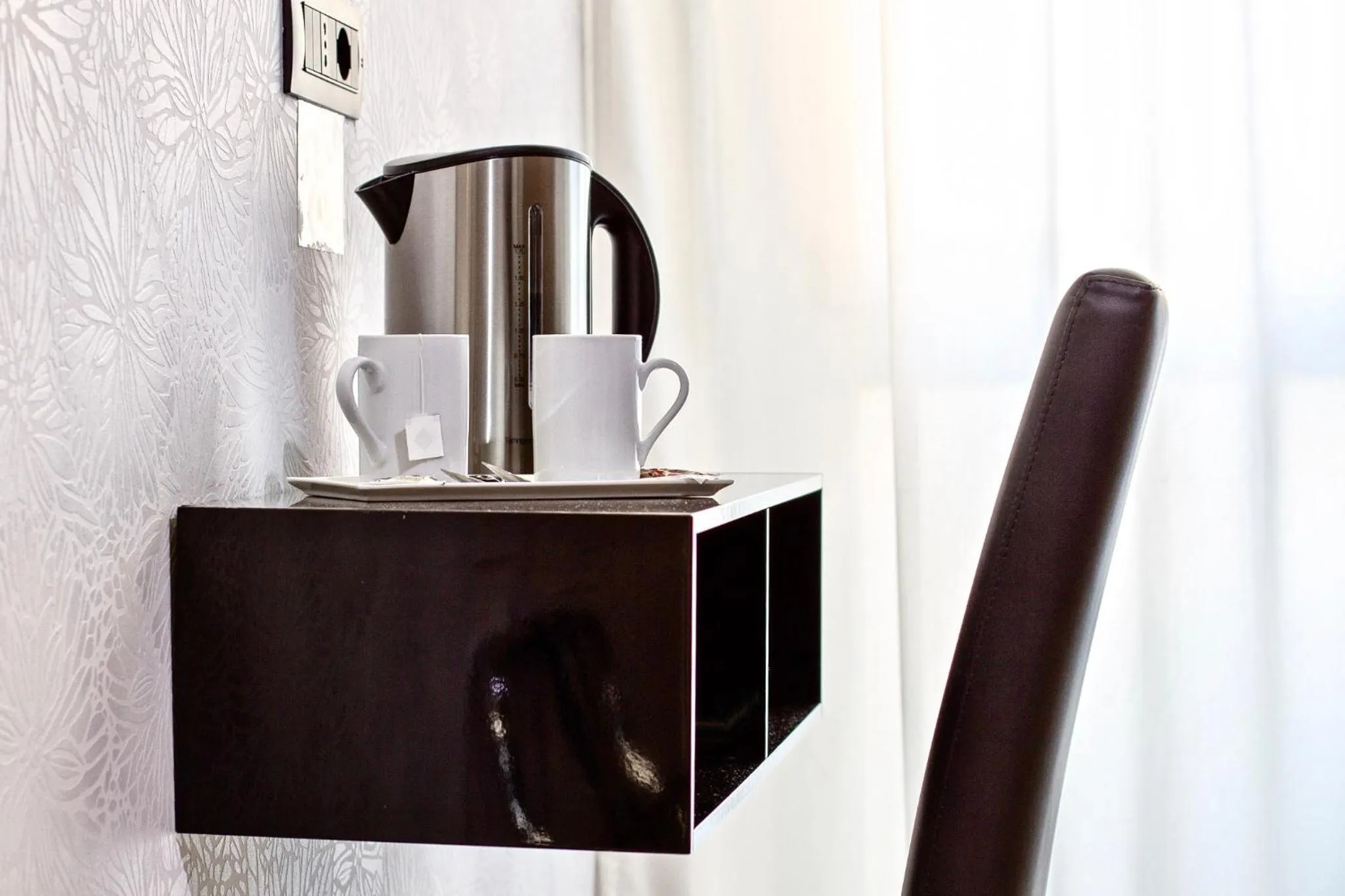 Coffee/tea facilities in Aiello Rooms