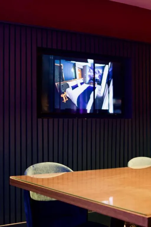 Communal lounge/ TV room in Boutique Hotel Gauthier Restaurant Terrasse