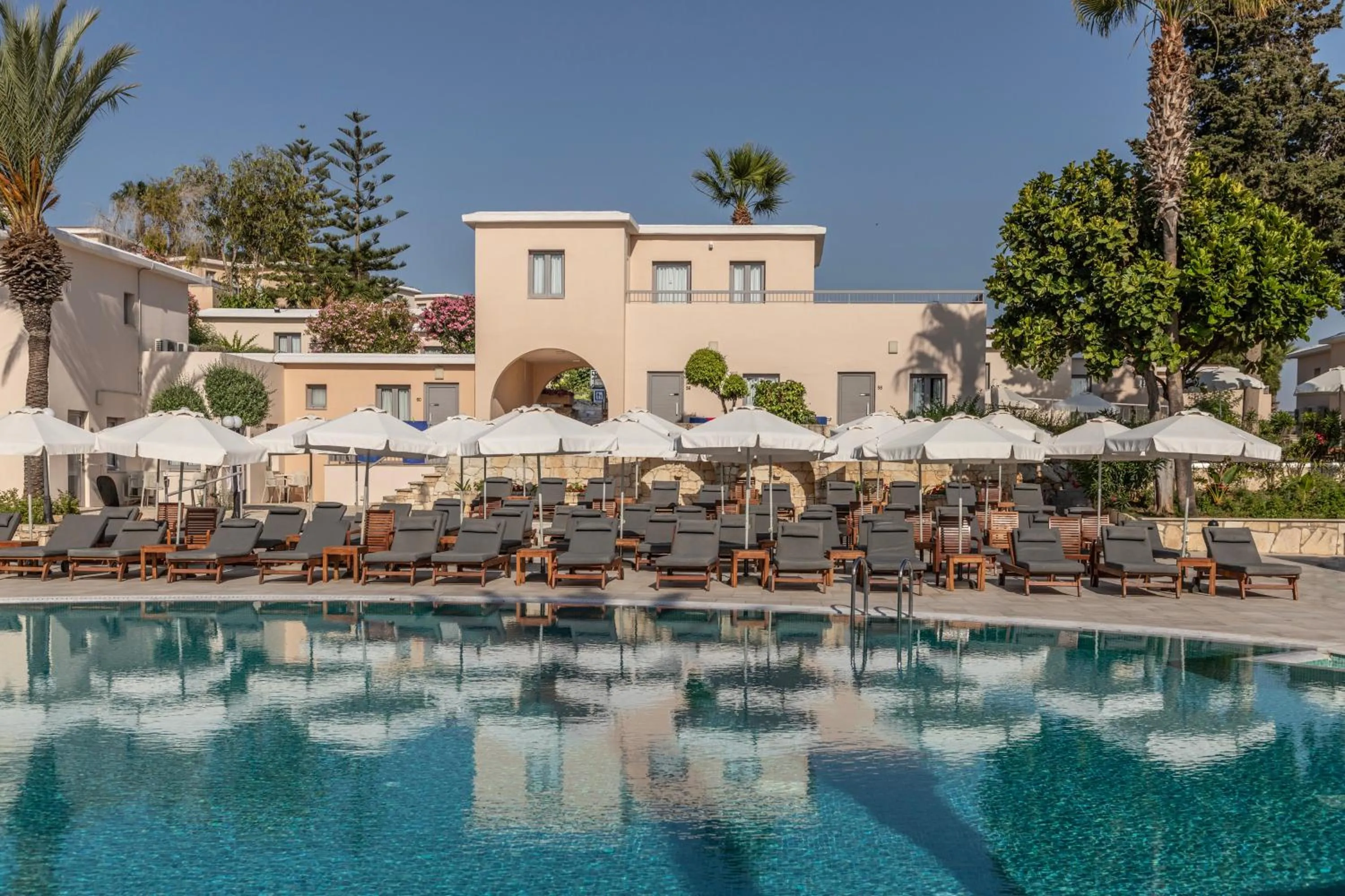 Louis St. Elias Resort & Waterpark