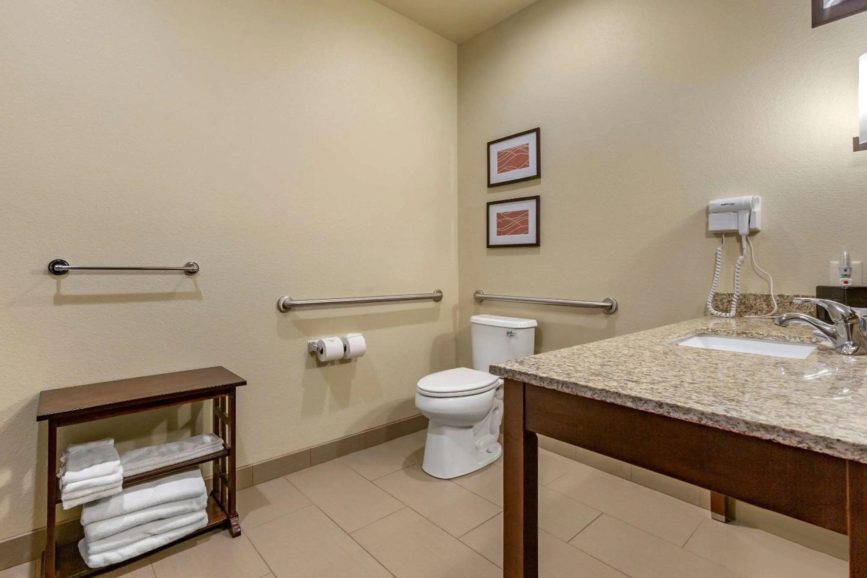 Bathroom in Comfort Inn & Suites Near Mt Rushmore