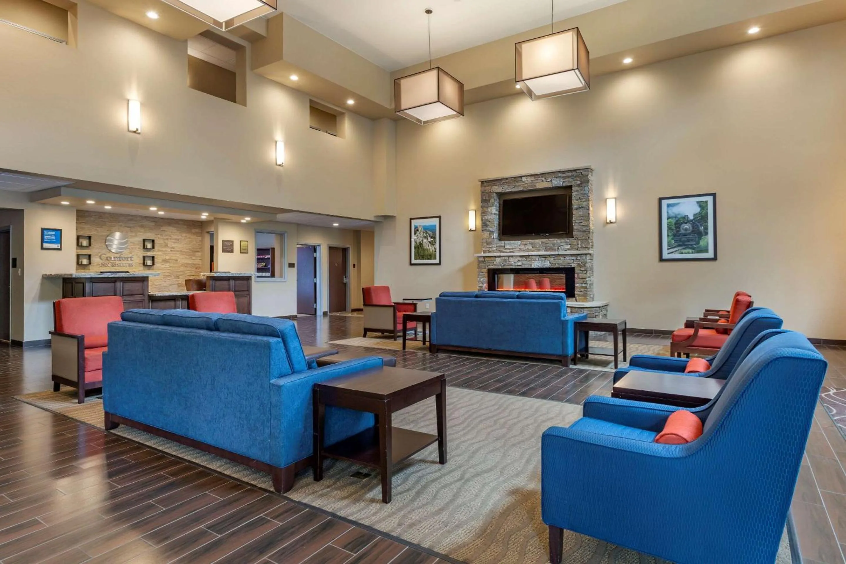 Communal lounge/ TV room in Comfort Inn & Suites Near Mt Rushmore