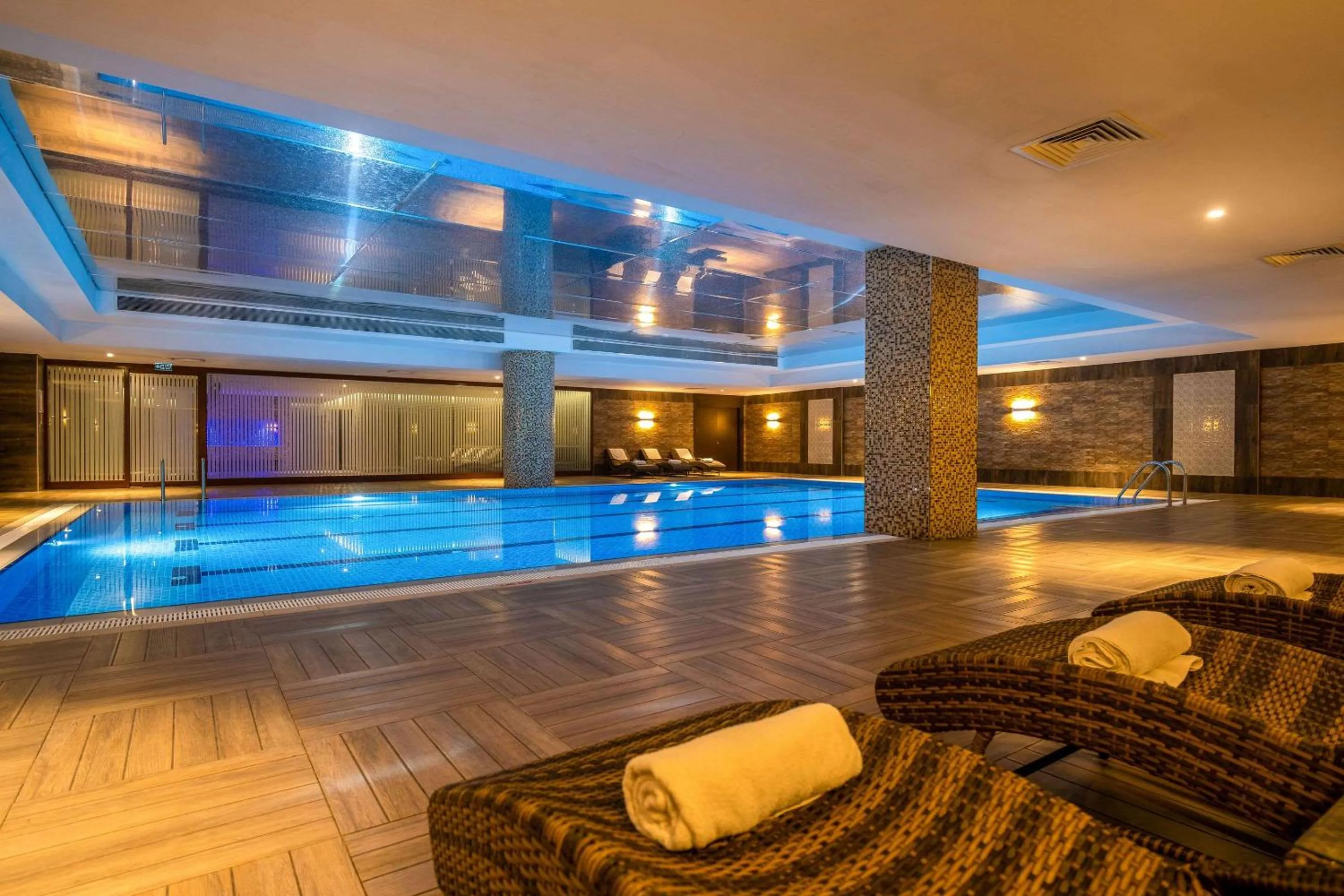 Swimming pool in Clarion Hotel Istanbul Mahmutbey