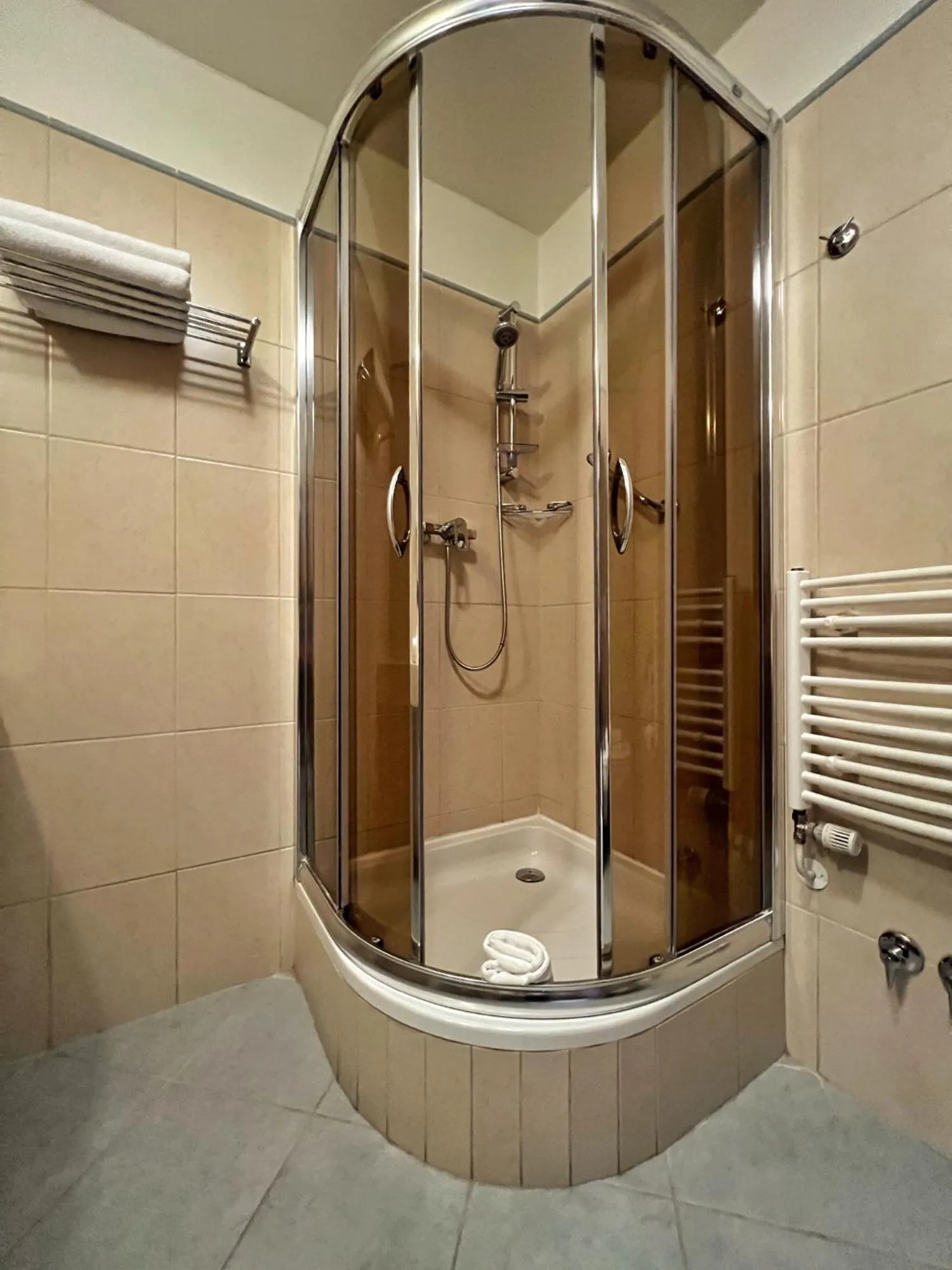 Bathroom in President Hotel Montfort