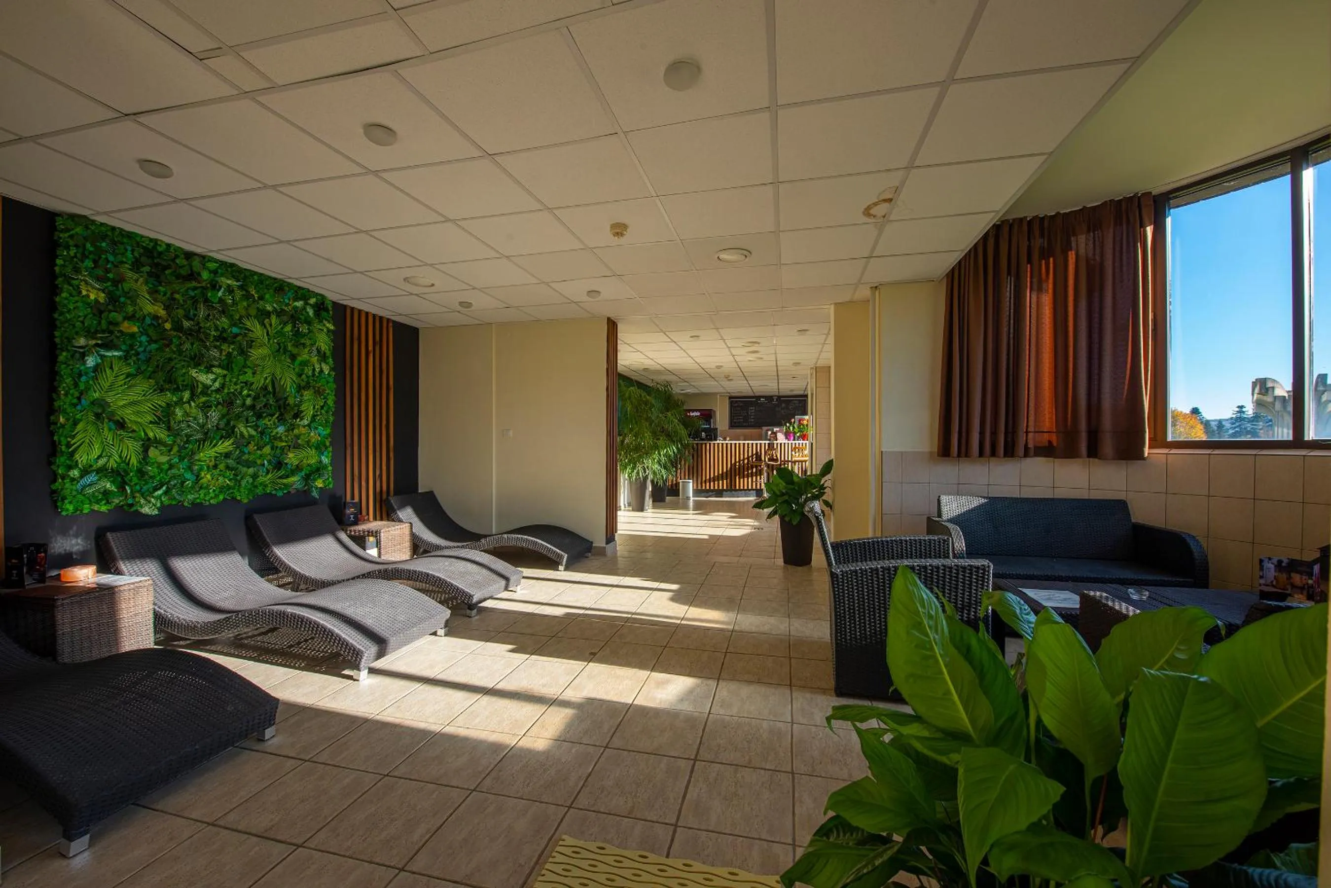 Swimming pool in President Hotel Montfort