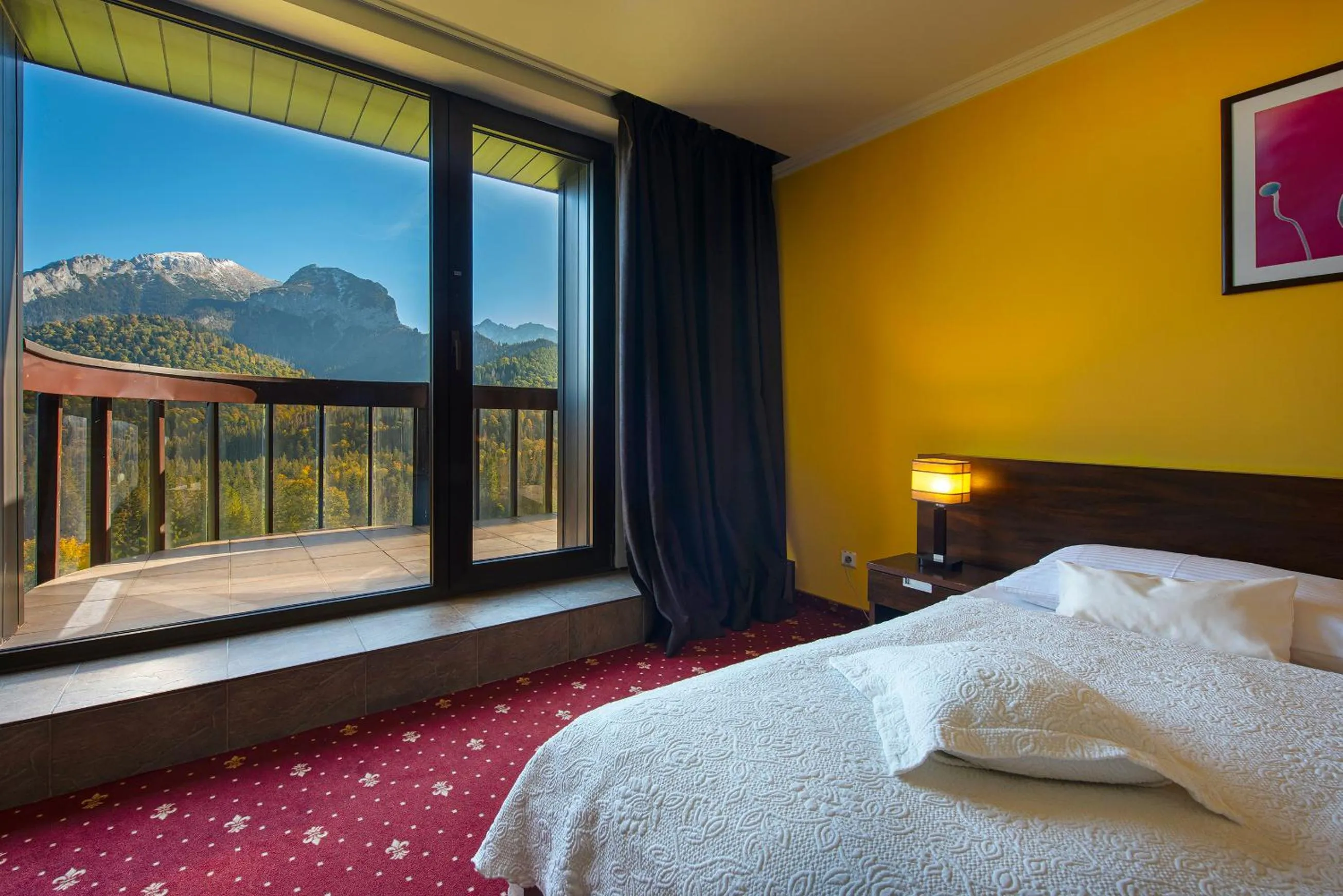 Photo of the whole room, Bed in President Hotel Montfort