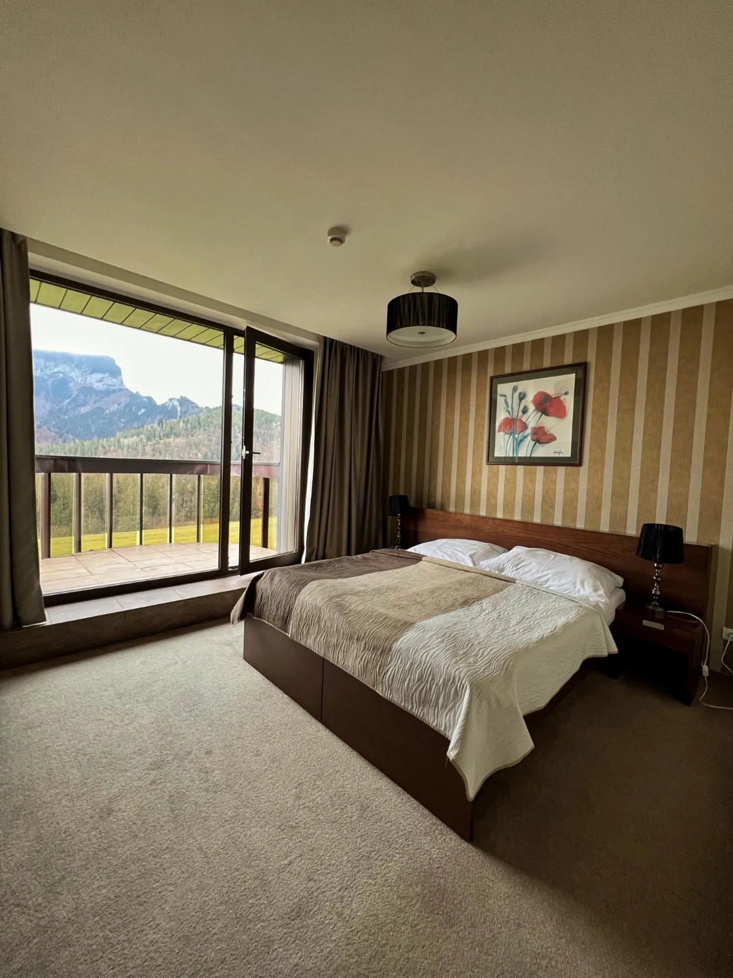 Photo of the whole room, Bed in President Hotel Montfort