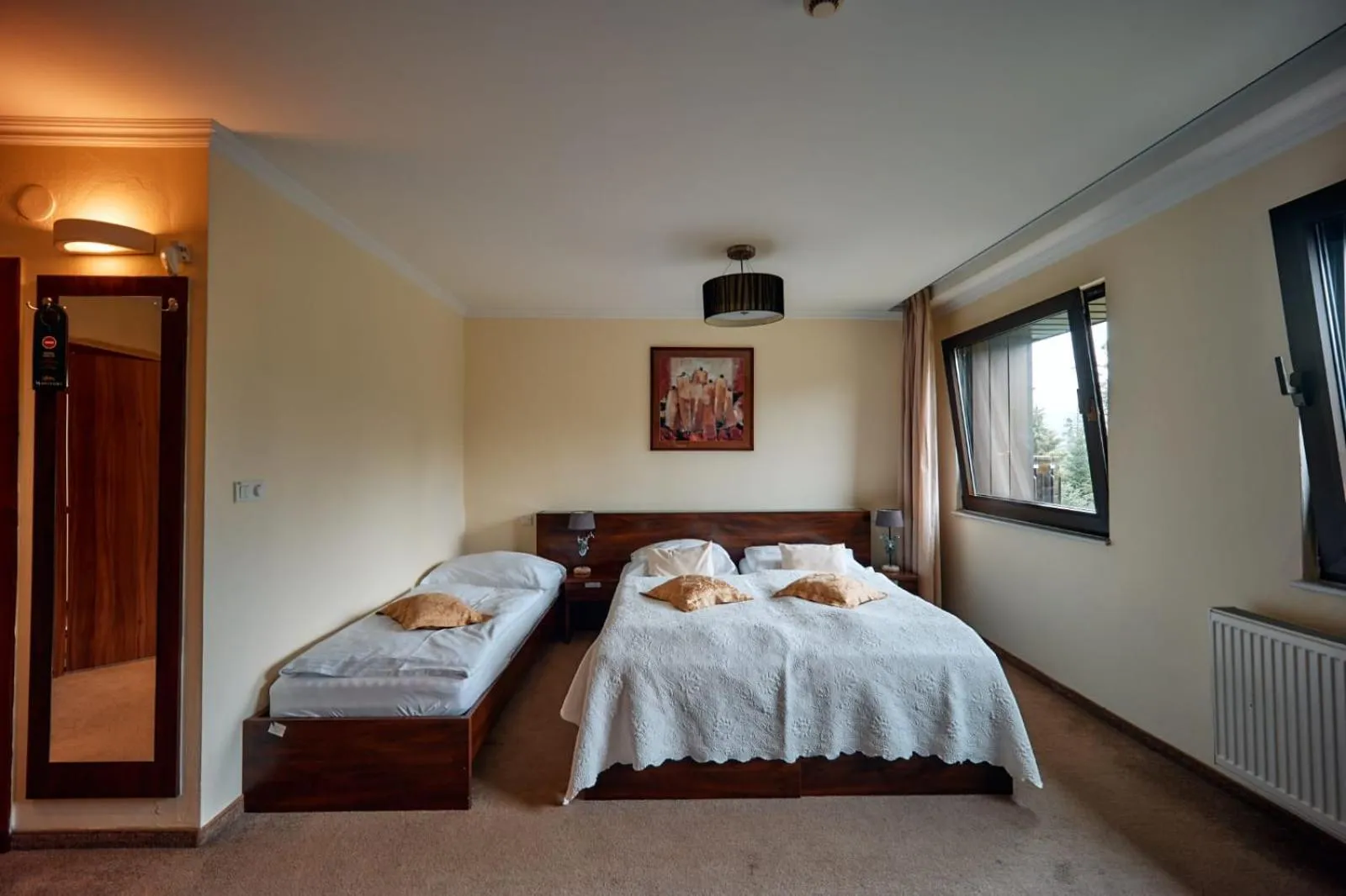 Photo of the whole room, Bed in President Hotel Montfort