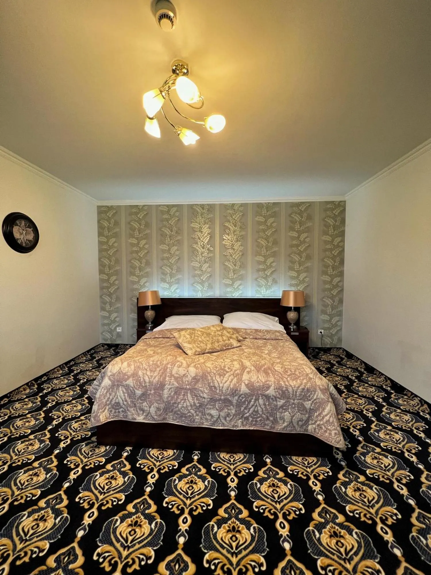 Bedroom, Bed in President Hotel Montfort