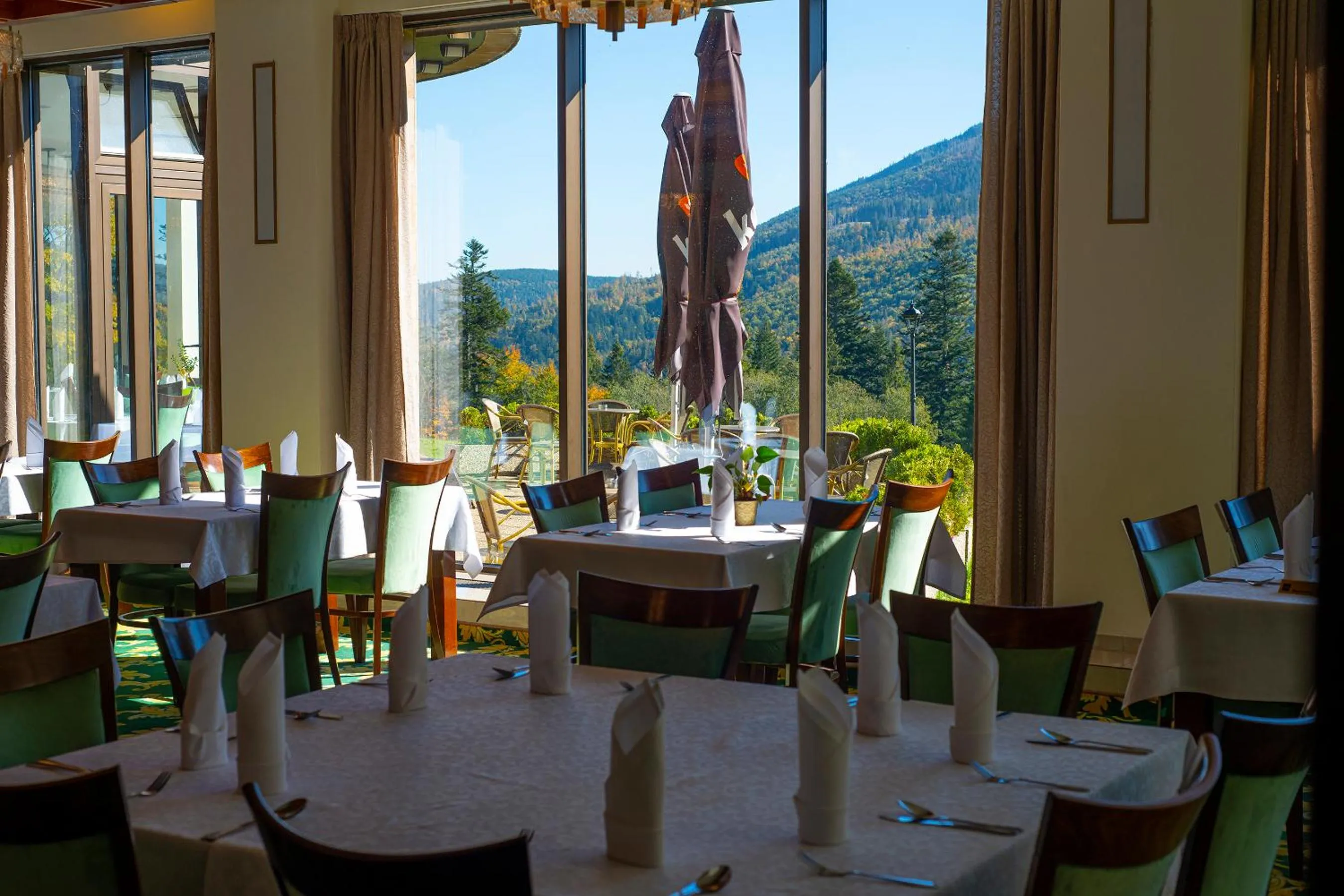 Restaurant/places to eat in President Hotel Montfort