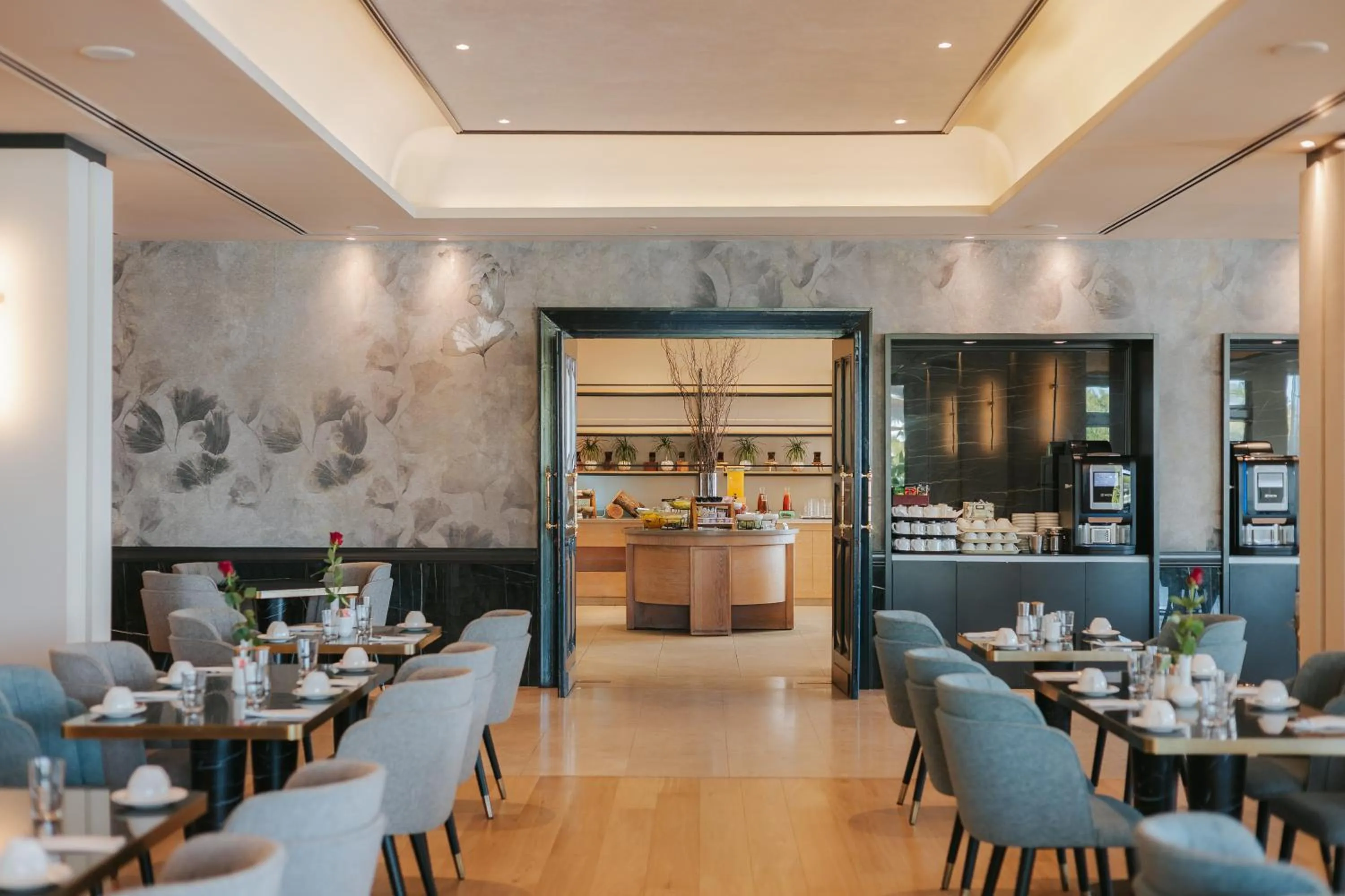 Restaurant/places to eat in Royal Apollonia by Louis Hotels