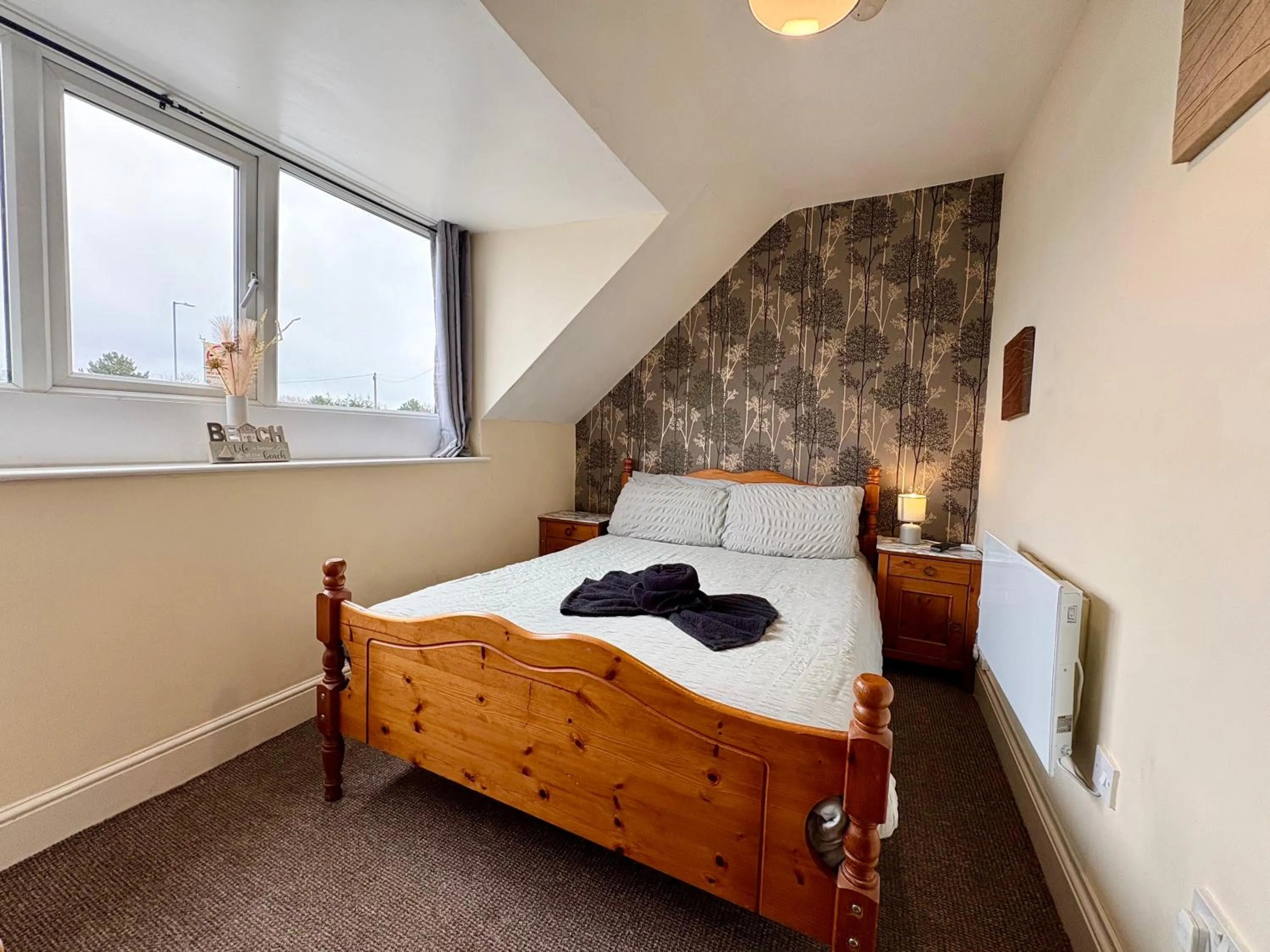 Bed in Travellers Rest Motel