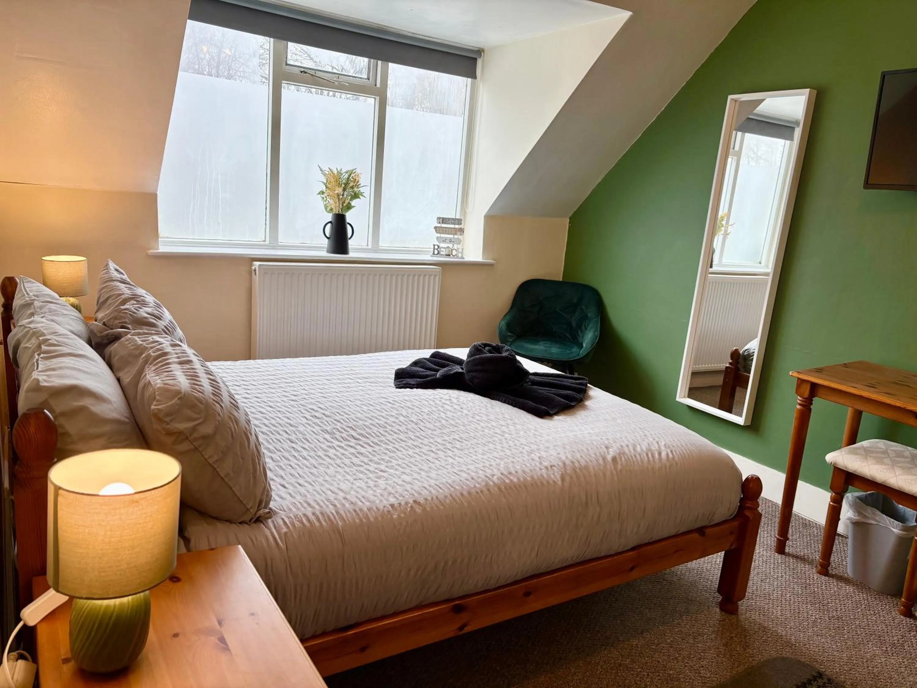 Bed in Travellers Rest Motel