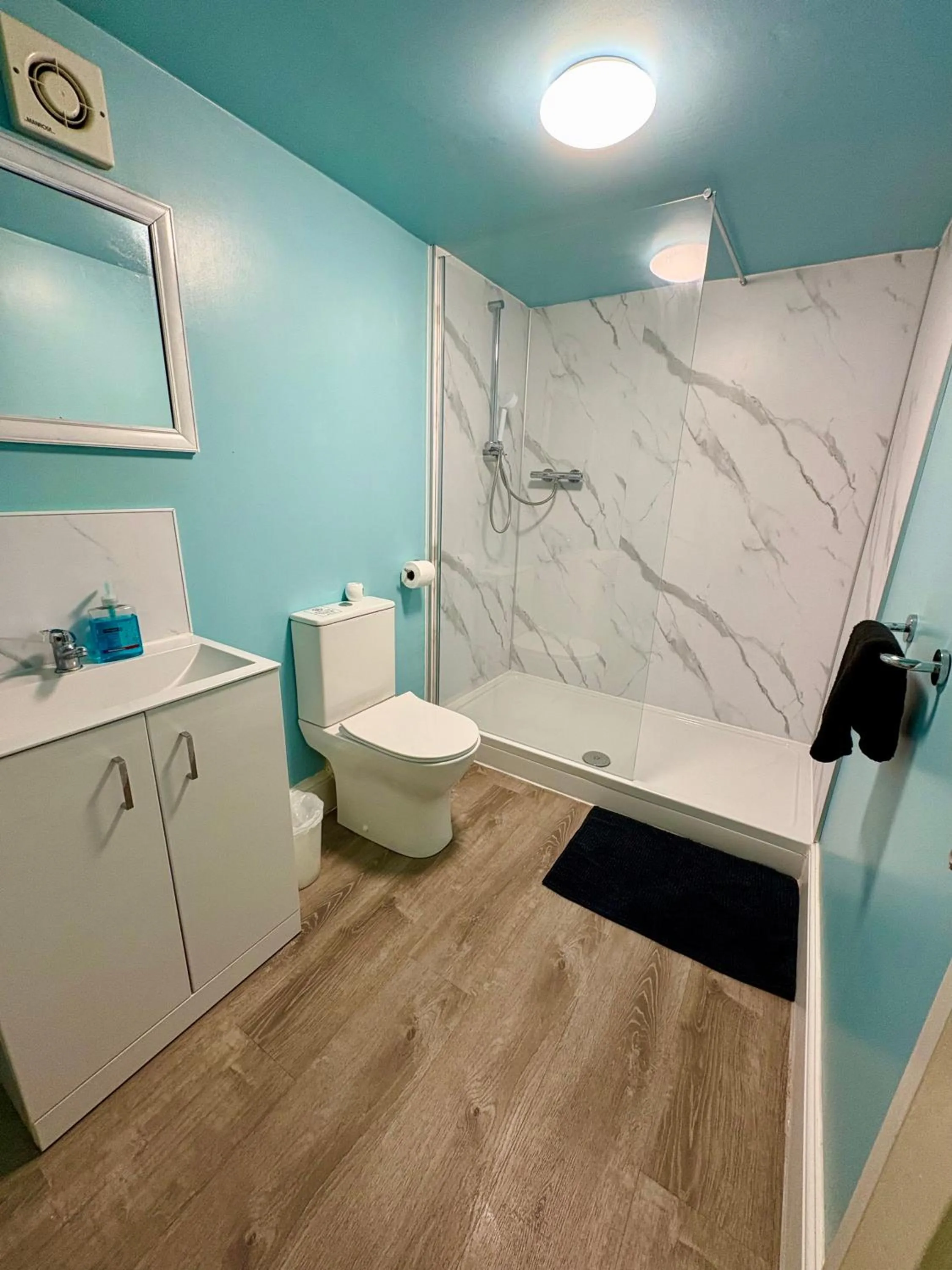 Shower in Travellers Rest Motel