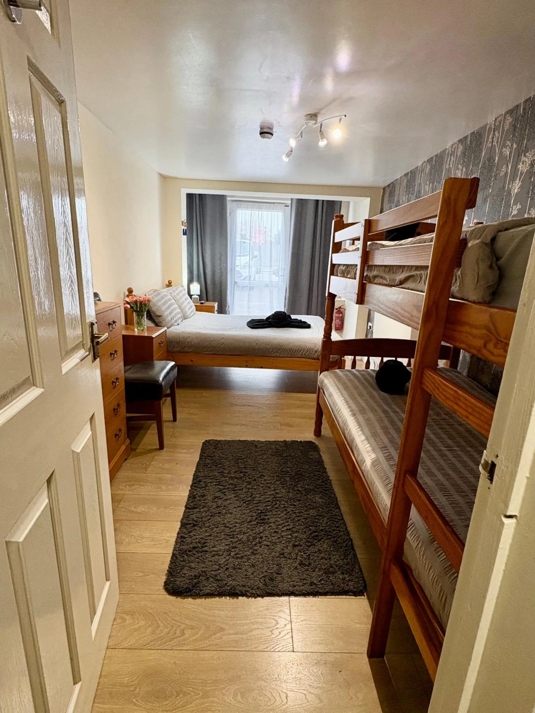 Bed in Travellers Rest Motel