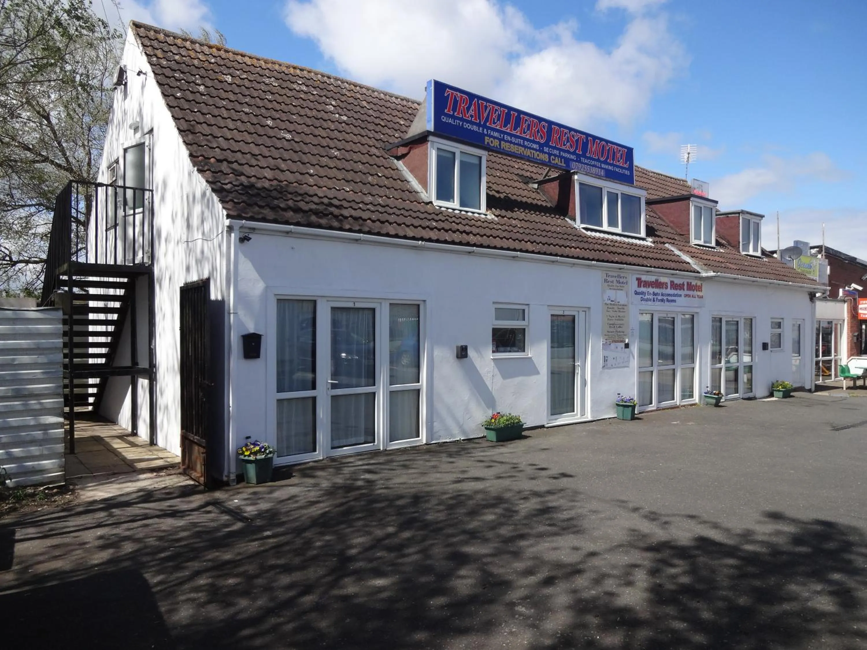 Property building in Travellers Rest Motel