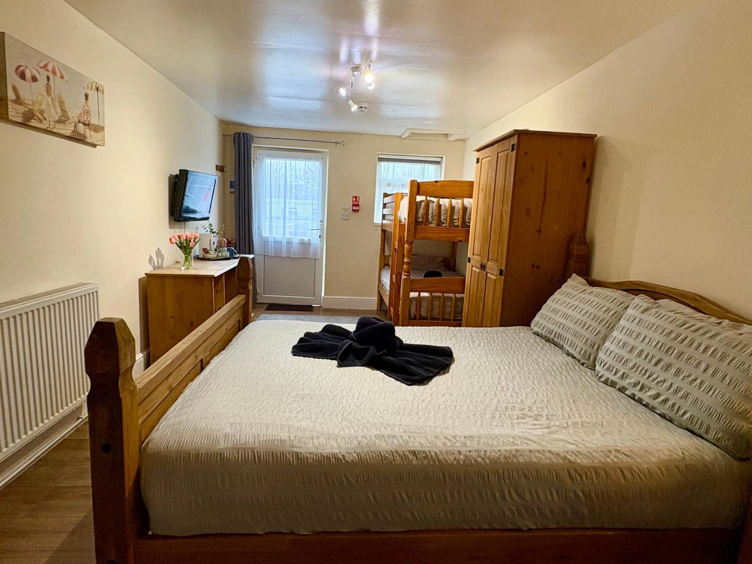 Bed in Travellers Rest Motel