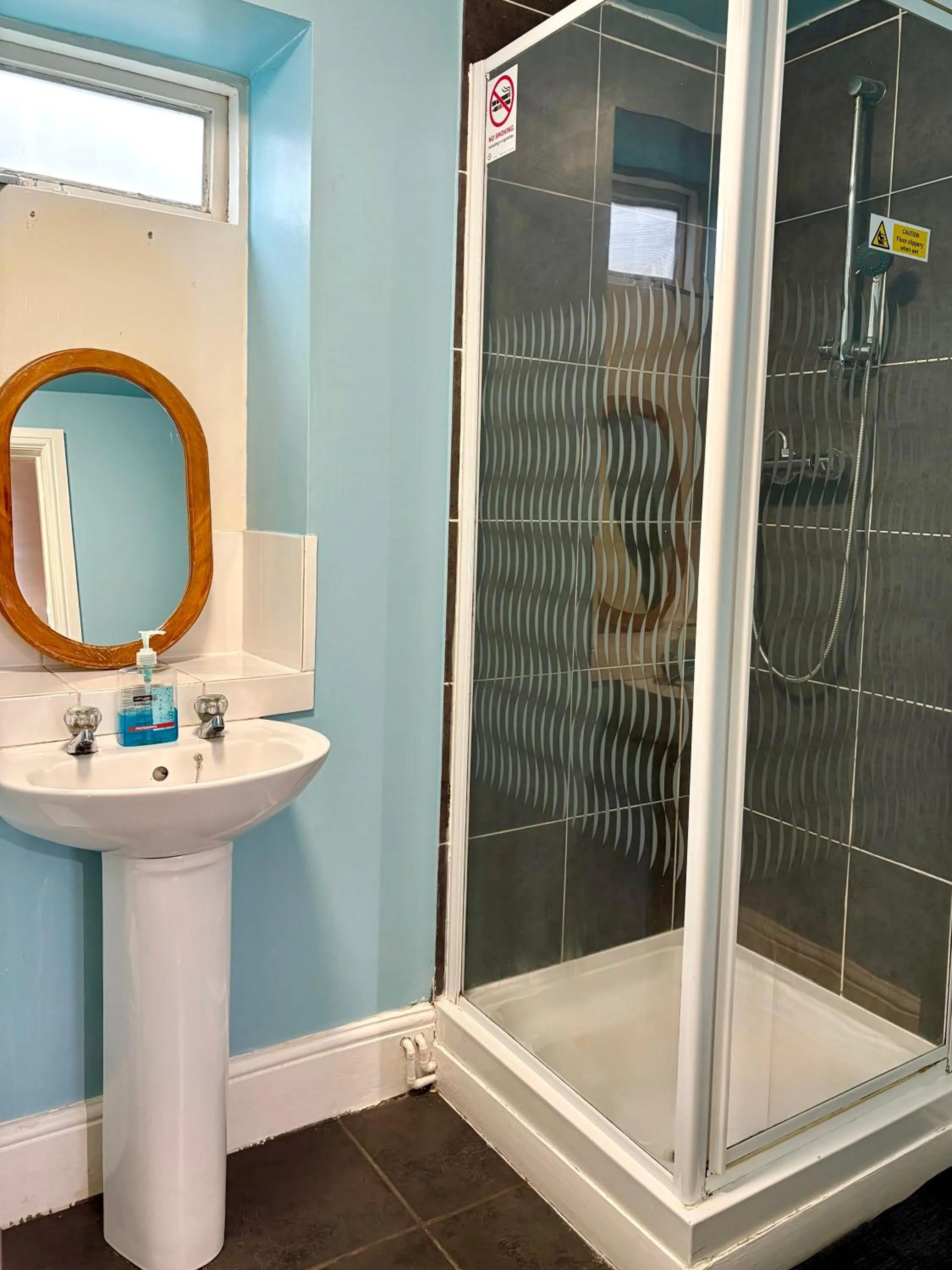 Shower in Travellers Rest Motel