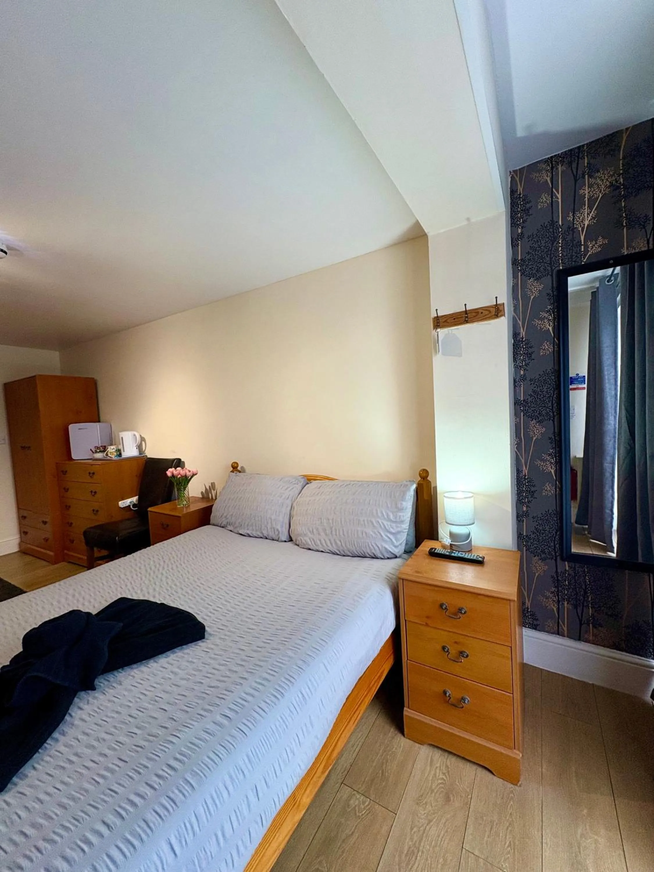 Bed in Travellers Rest Motel