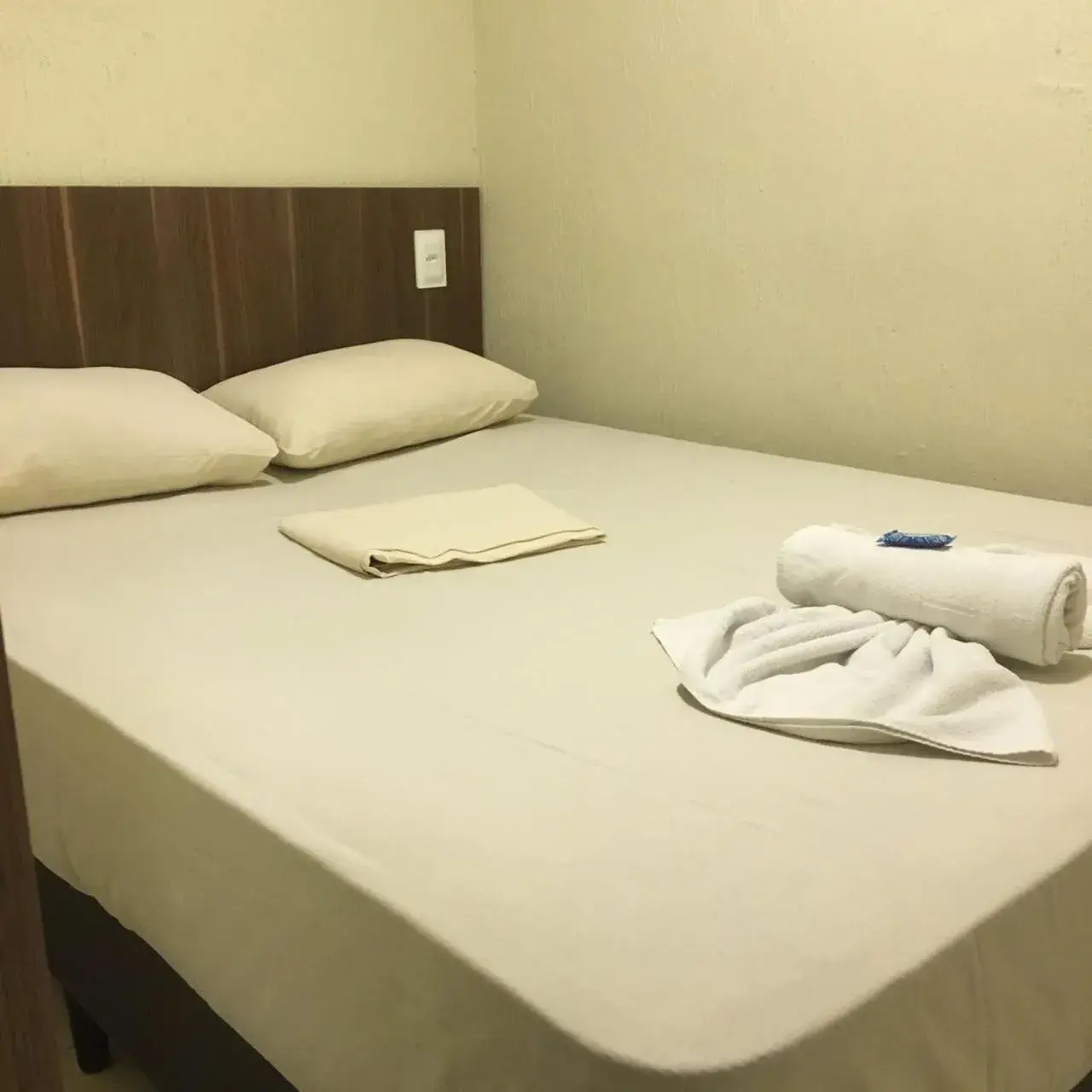 Budget Triple Room in Downtown Santana Hotel Budget Triple Room in Downtown Santana Hotel