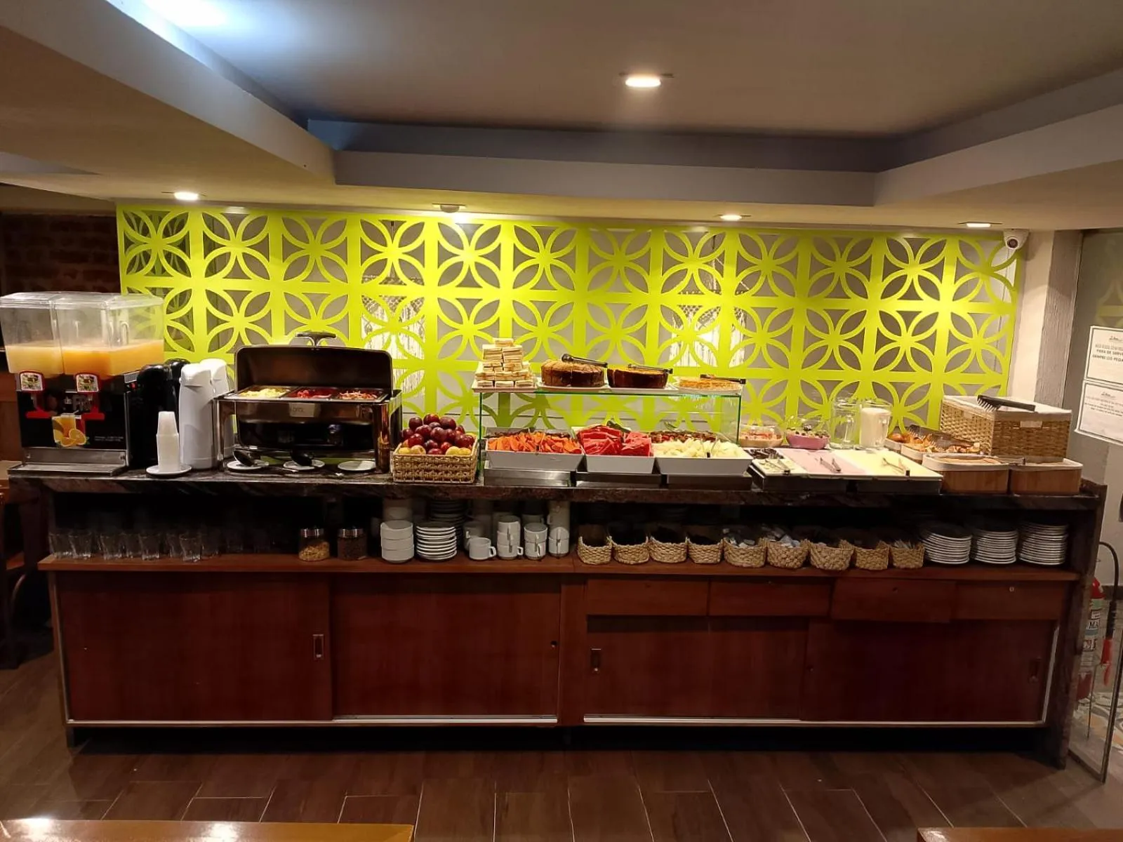 Coffee/tea facilities in Downtown Santana Hotel