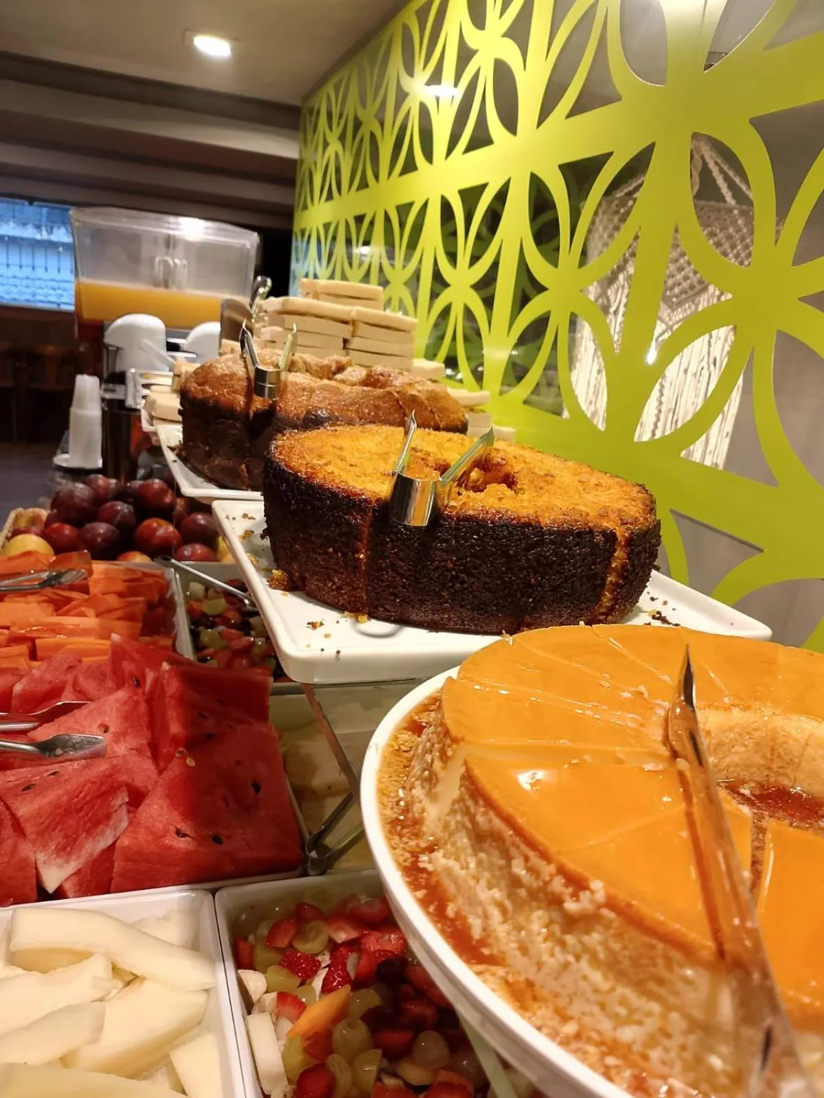 Food and drinks in Downtown Santana Hotel