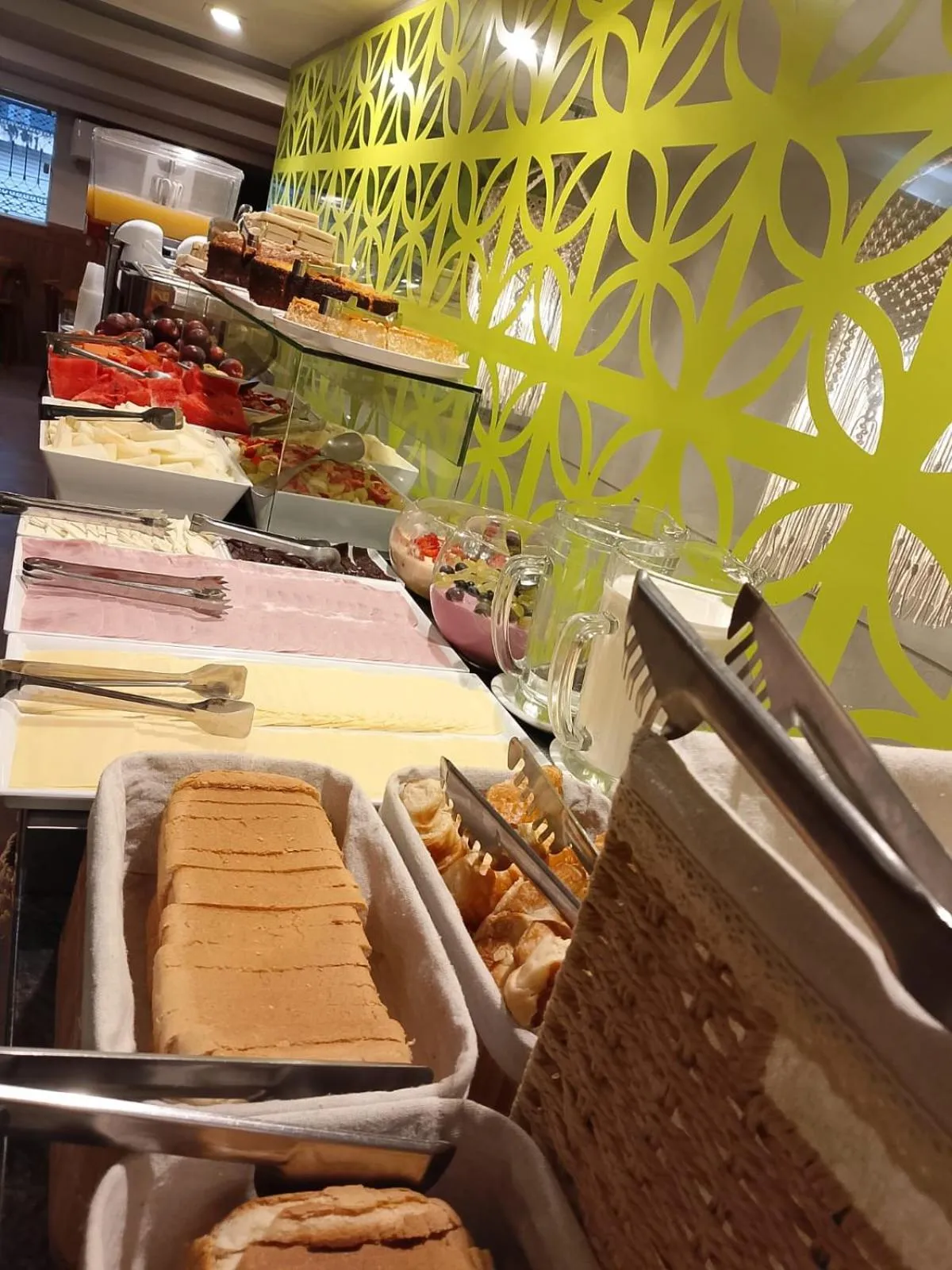 Food and drinks in Downtown Santana Hotel