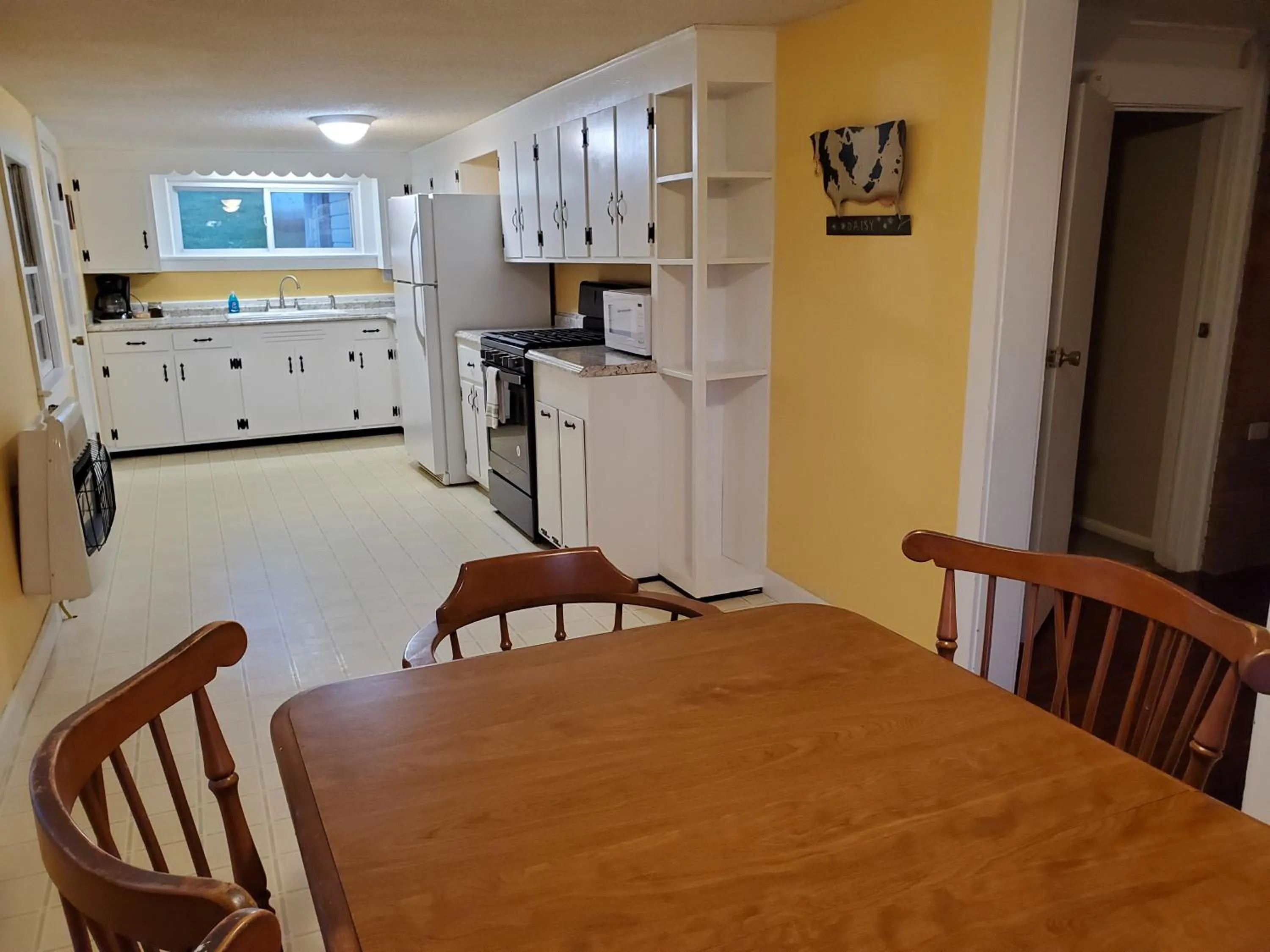 Kitchen or kitchenette in The Cabins at Healing Springs