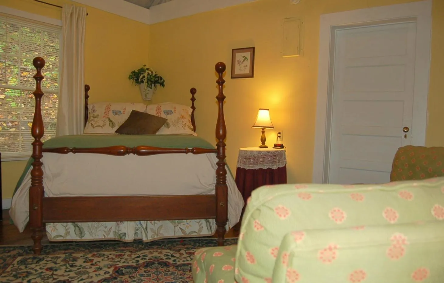 Photo of the whole room, Bed in The Cabins at Healing Springs